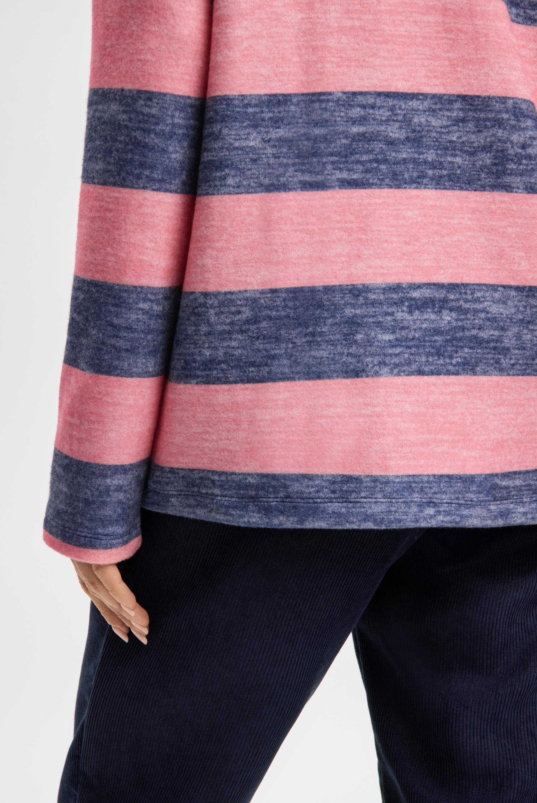 SOCCX Rundhalspullover aus Flauschstrick