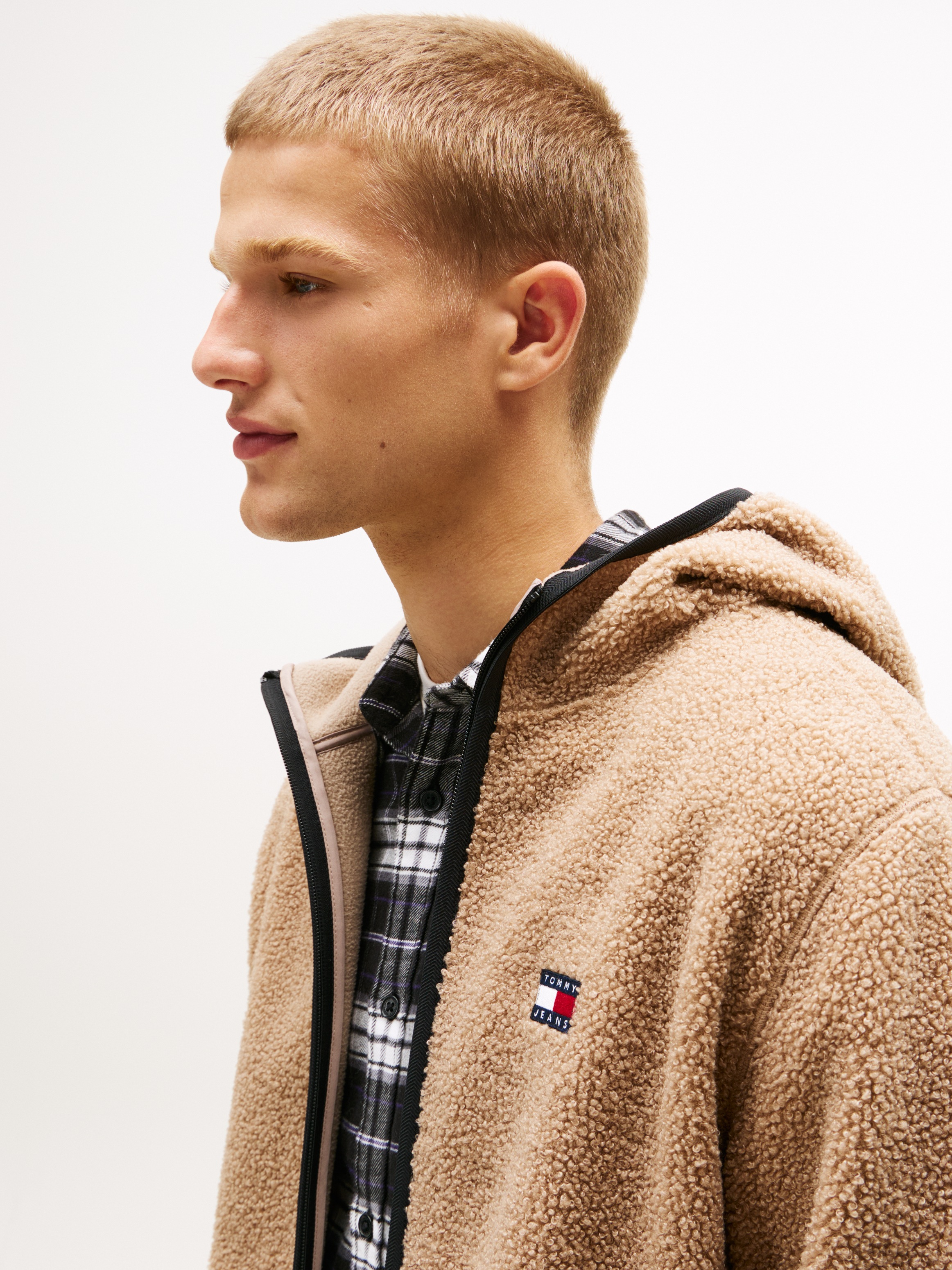 Tommy Jeans Plüschjacke "TJM REG BADGE TEDDY ZIP TRU EXT", mit Kapuze, mit günstig online kaufen
