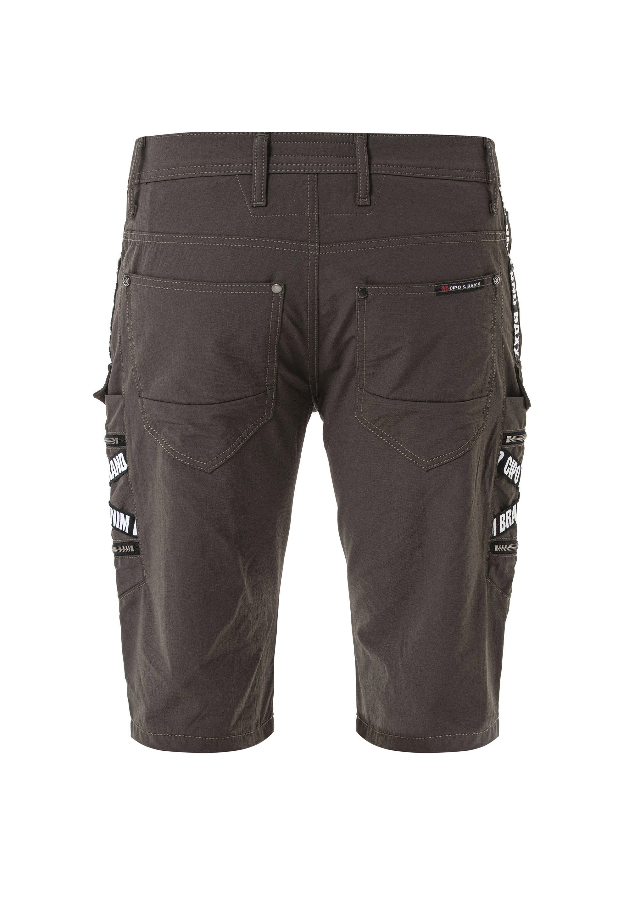 Cipo & Baxx Stoffhose »Capri-Shorts«, mit zahlreichen Taschen