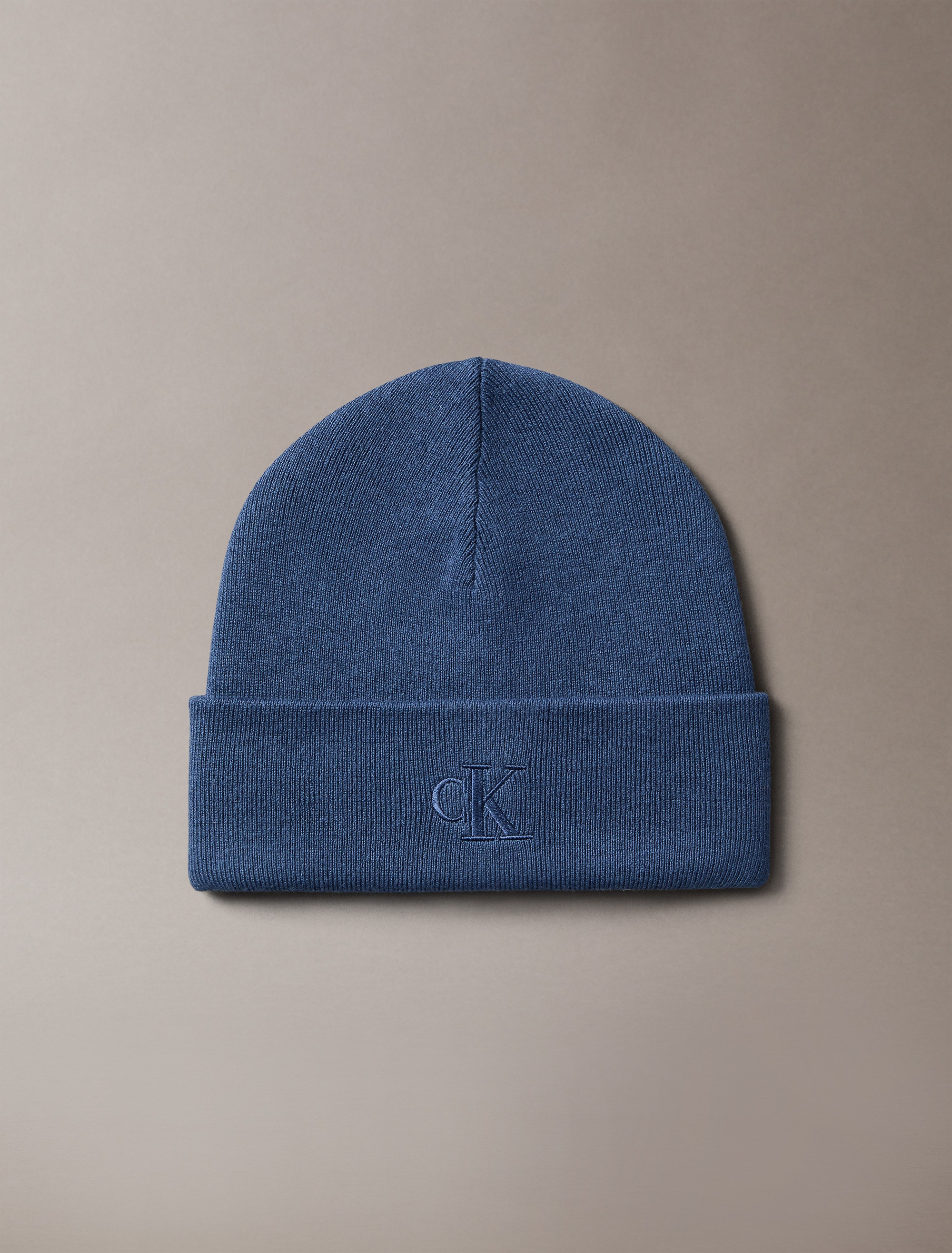Calvin Klein Strickmütze »CK FINE RIB BEANIE« mit Markenlogo