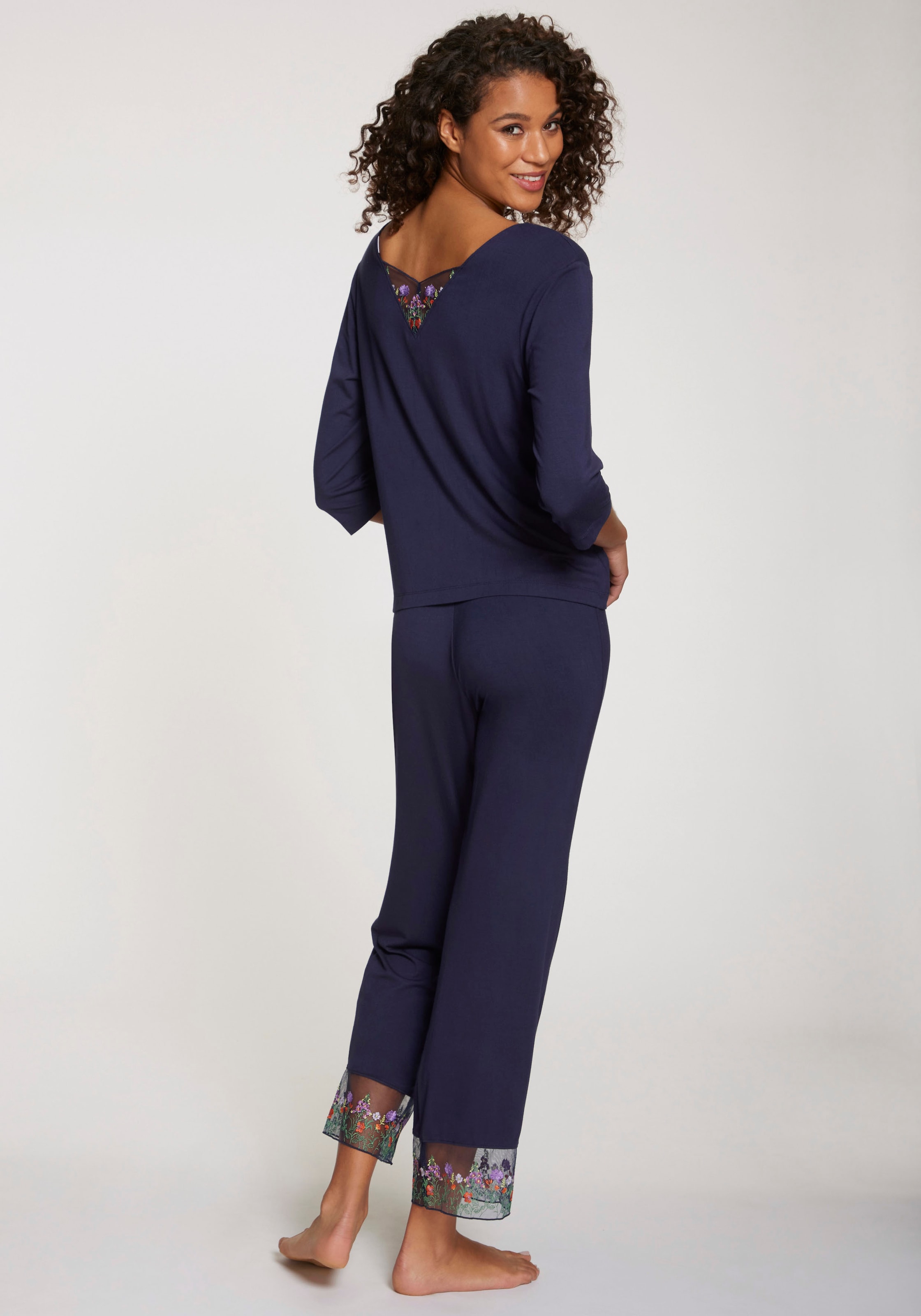 LASCANA Pyjama, (2 tlg.), Spitze mit zauberhafter Blumenstickerei