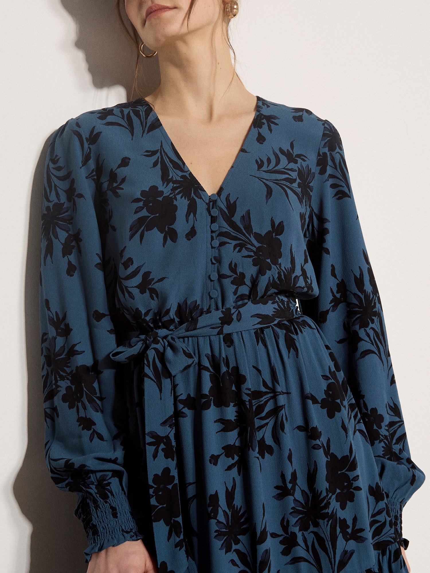 Apricot Midikleid »Crêpekleid in wadenlänge« mit Stoffgürtel, 2 tlg. mit Blumenmuster