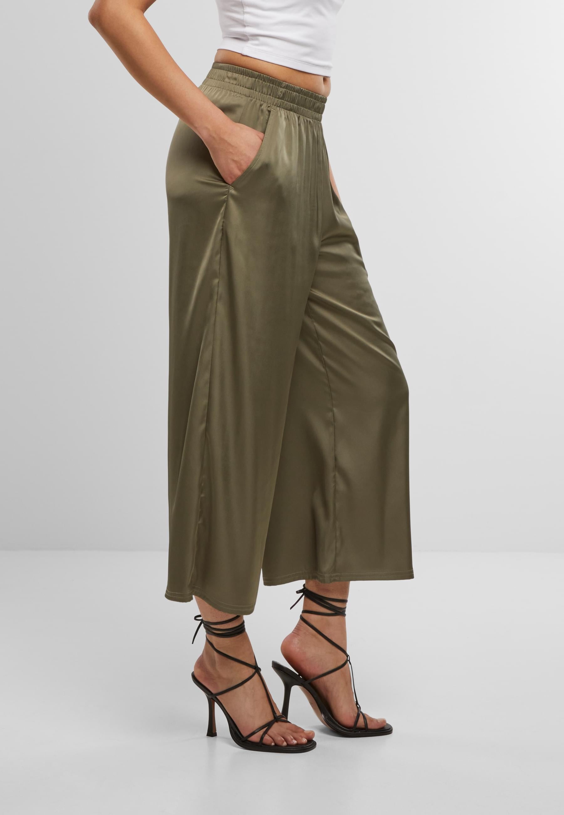 URBAN CLASSICS Stoffhose »Urban Classics Ladies Satin Wide Leg Culotte«, (1 tlg.)