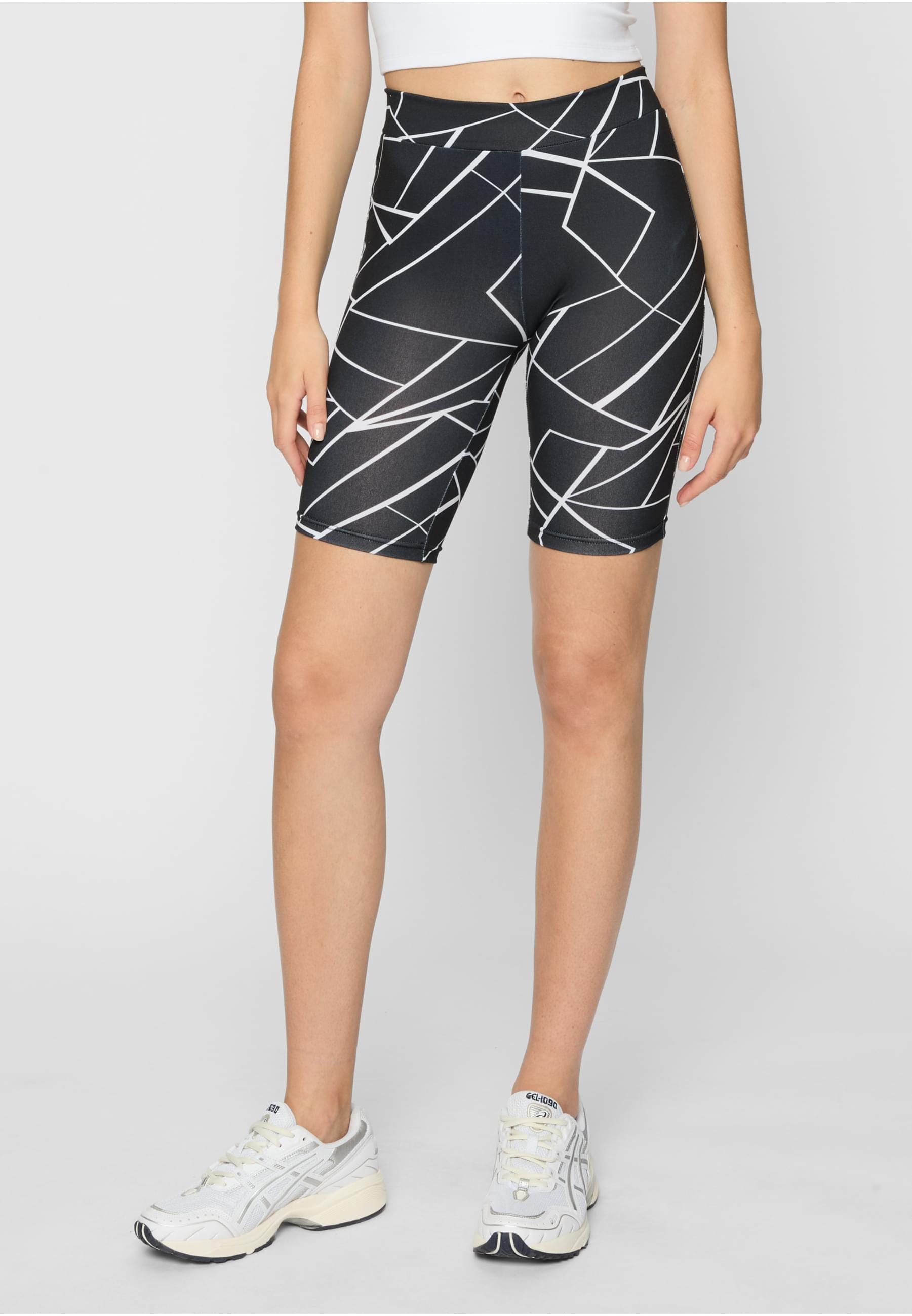 URBAN CLASSICS Stoffhose »Urban Classics Damen Ladies AOP Cycle Shorts 2-Pack«, (1 tlg.)