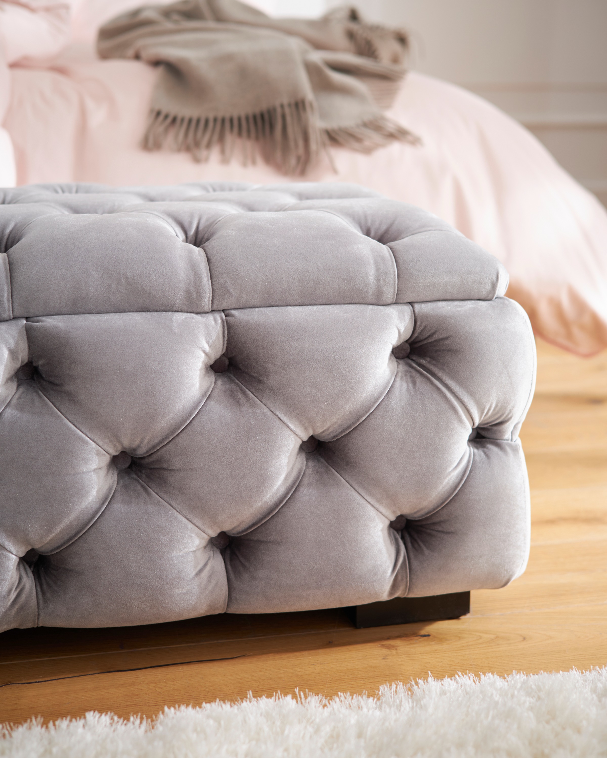Guido Maria Kretschmer Home&Living Polsterhocker »KALINA, hochwertige Knopfheftung, B/T/H: 120/55/45 cm«, mit Staufach und innenliegenden Laschen zur besseren Aufbewahrung