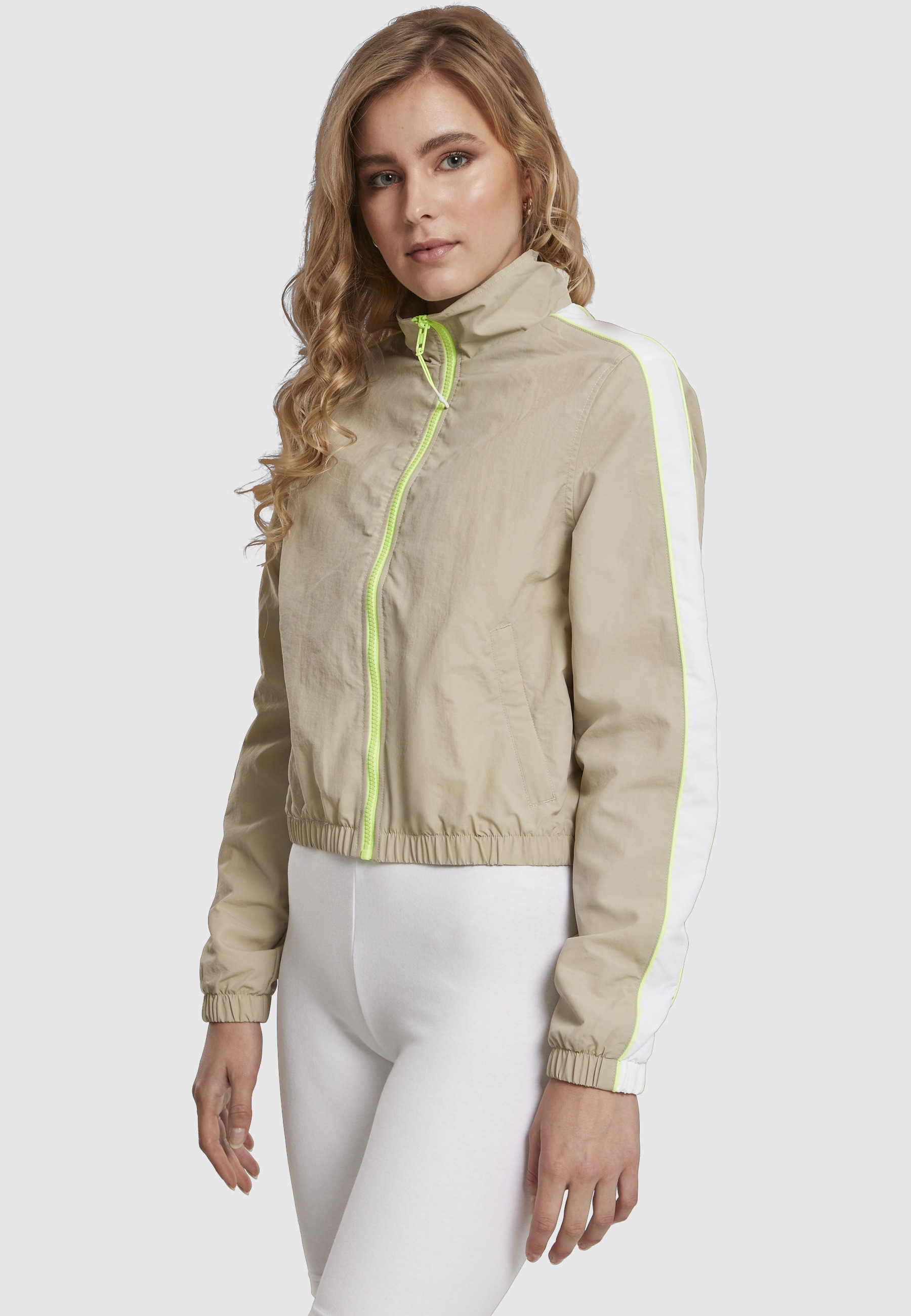 URBAN CLASSICS Allwetterjacke »Urban Classics Damen Ladies Short Piped Track Jacket« 1 Stk. tlg. ohne Kapuze