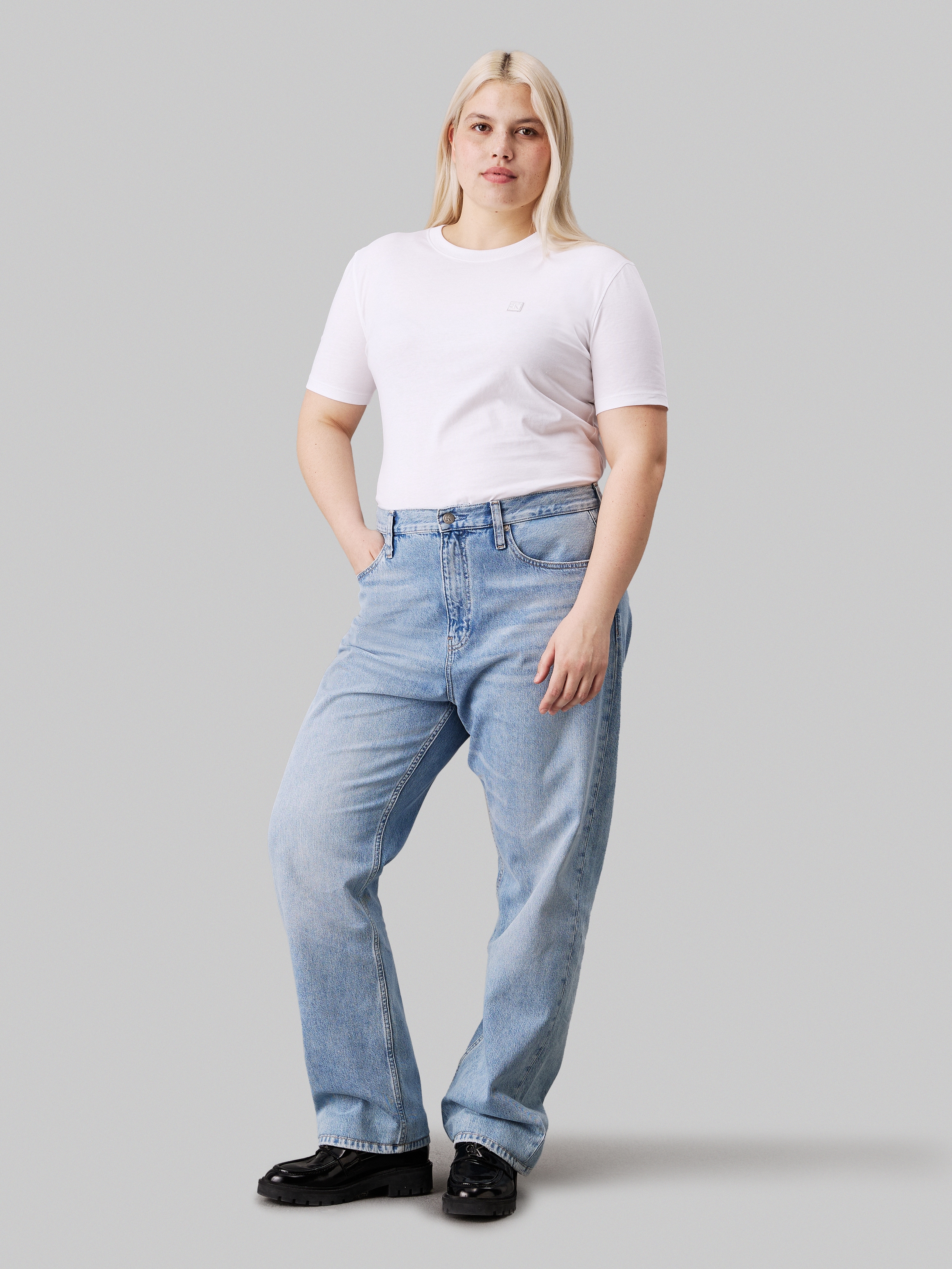 Calvin Klein Jeans Plus T-Shirt »PLUS CK EMBRO BADGE REGULAR TEE«, in Großen Größen und Markenlabel