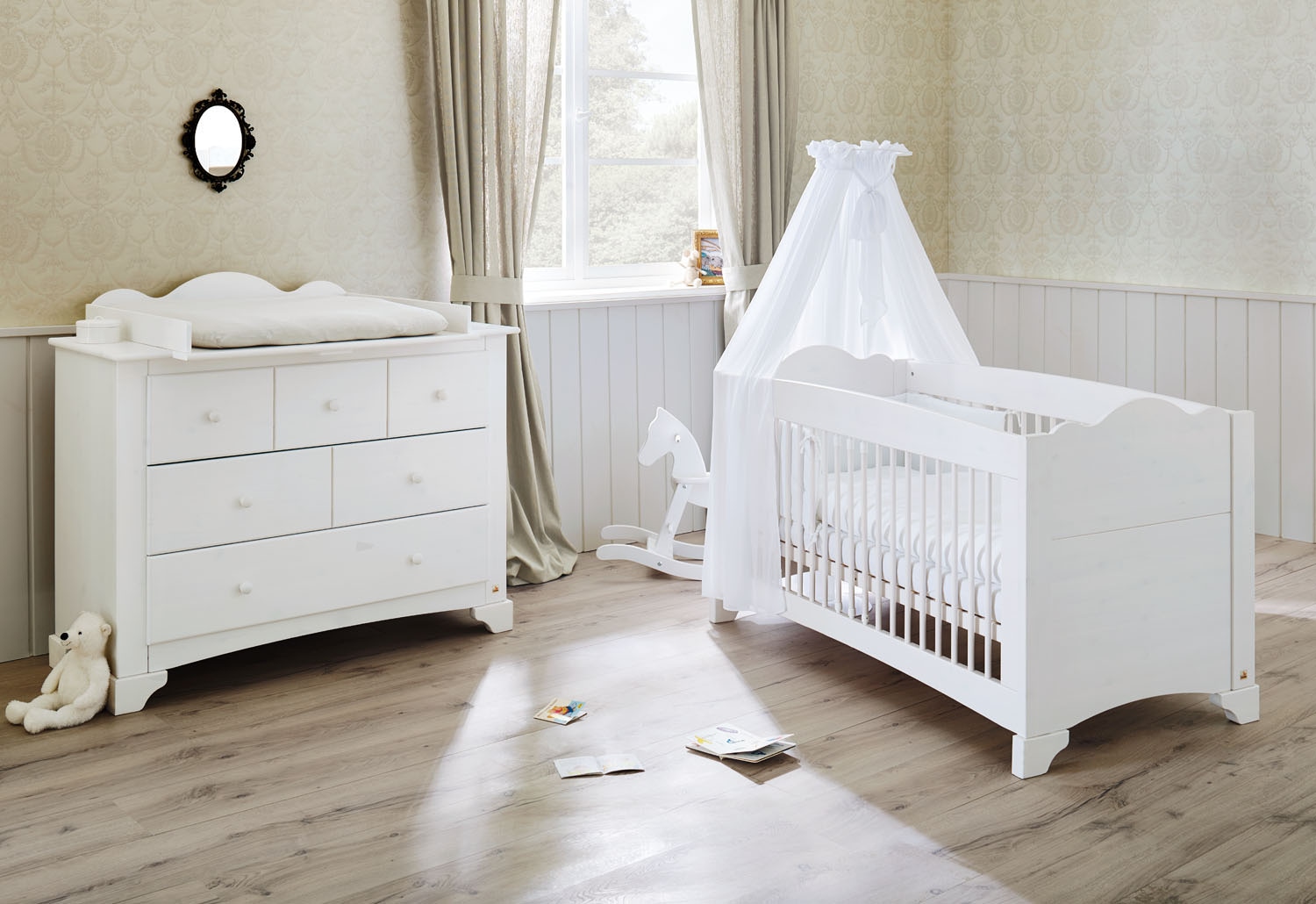 Pinolino® Babymöbel-Set »Pino«, (Spar-Set, 2 St., Kinderbett, Wickelkommode), breit; Made in Europe; mit Kinderbett und Wickelkommode