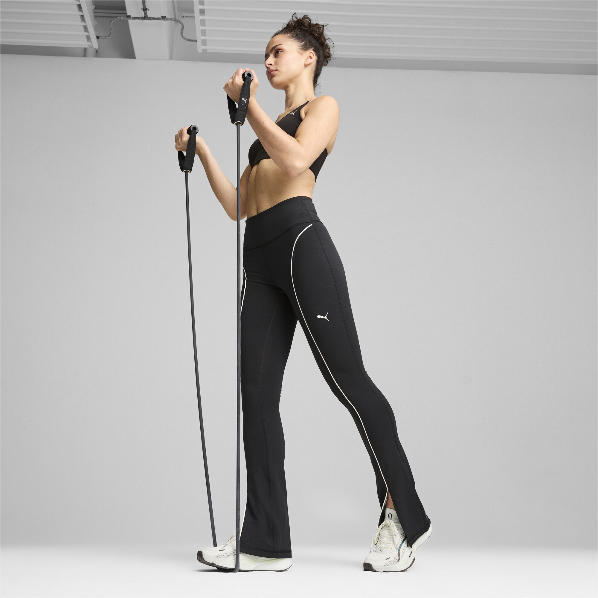 PUMA Trainingshose »CLOUDSPUN Hochgeschnittene Hose mit ausgestelltem Bein Damen«