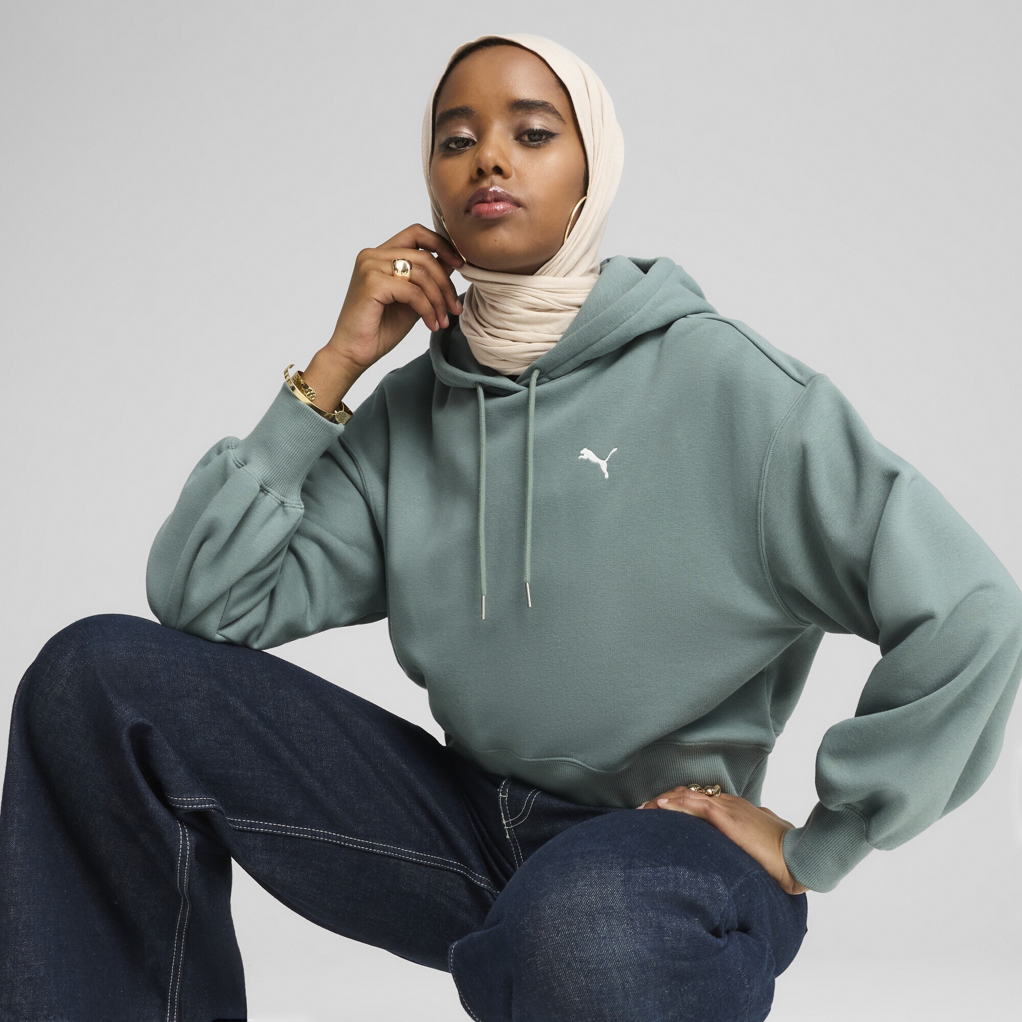PUMA Hoodie »WARDROBE ESS Kurzer Relaxed Fit Hoodie Damen«