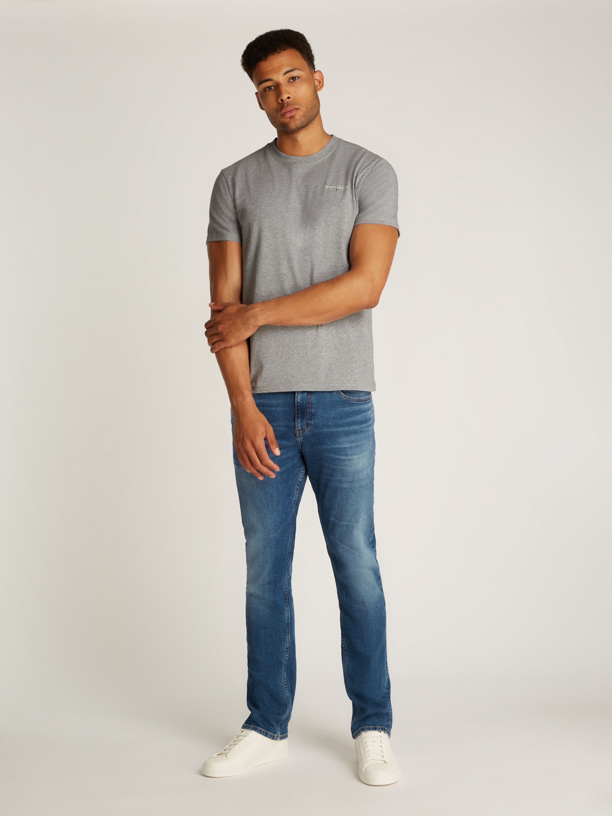 Tommy Jeans T-Shirt »TJM SLIM LINEAR CHEST SS TEE EXT«, mit Logodruck