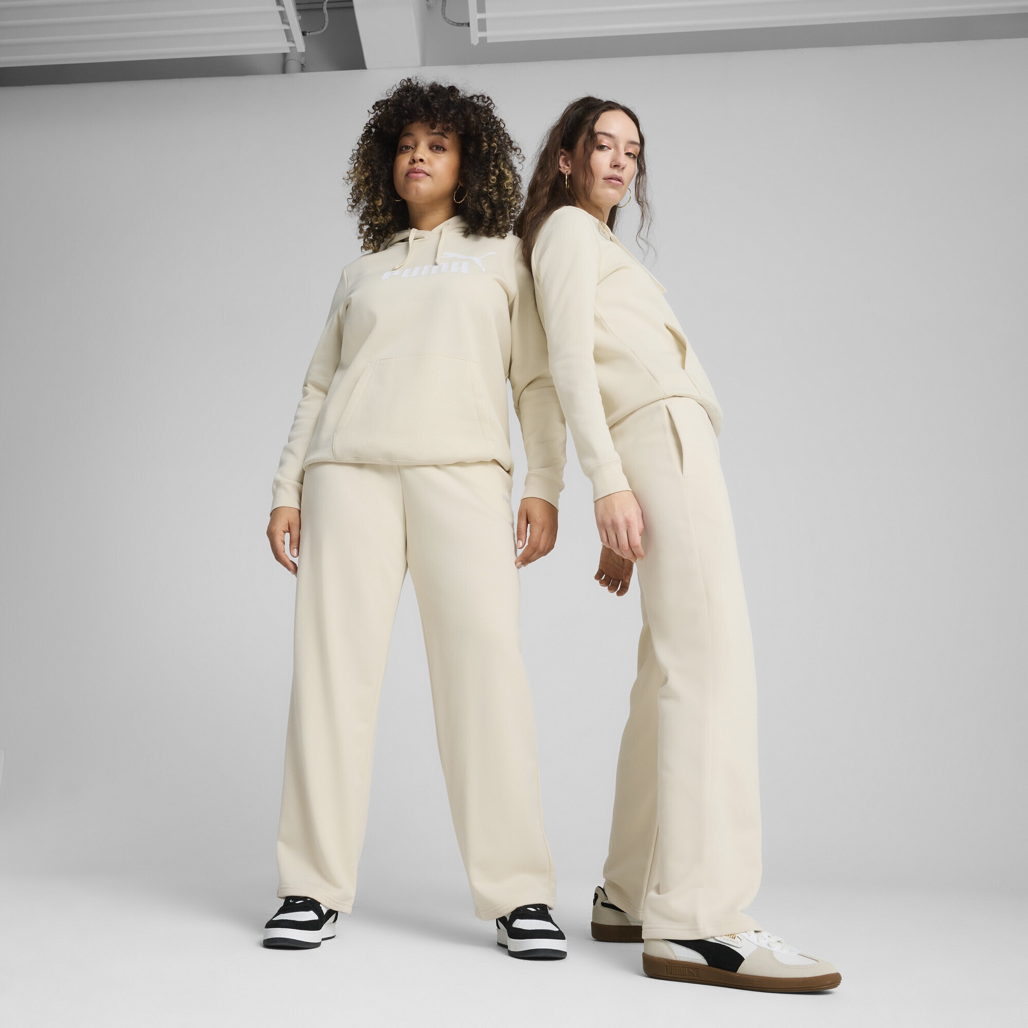 PUMA Sporthose »ESS Small No. 1 Logo Comfort Straight Hose Damen«