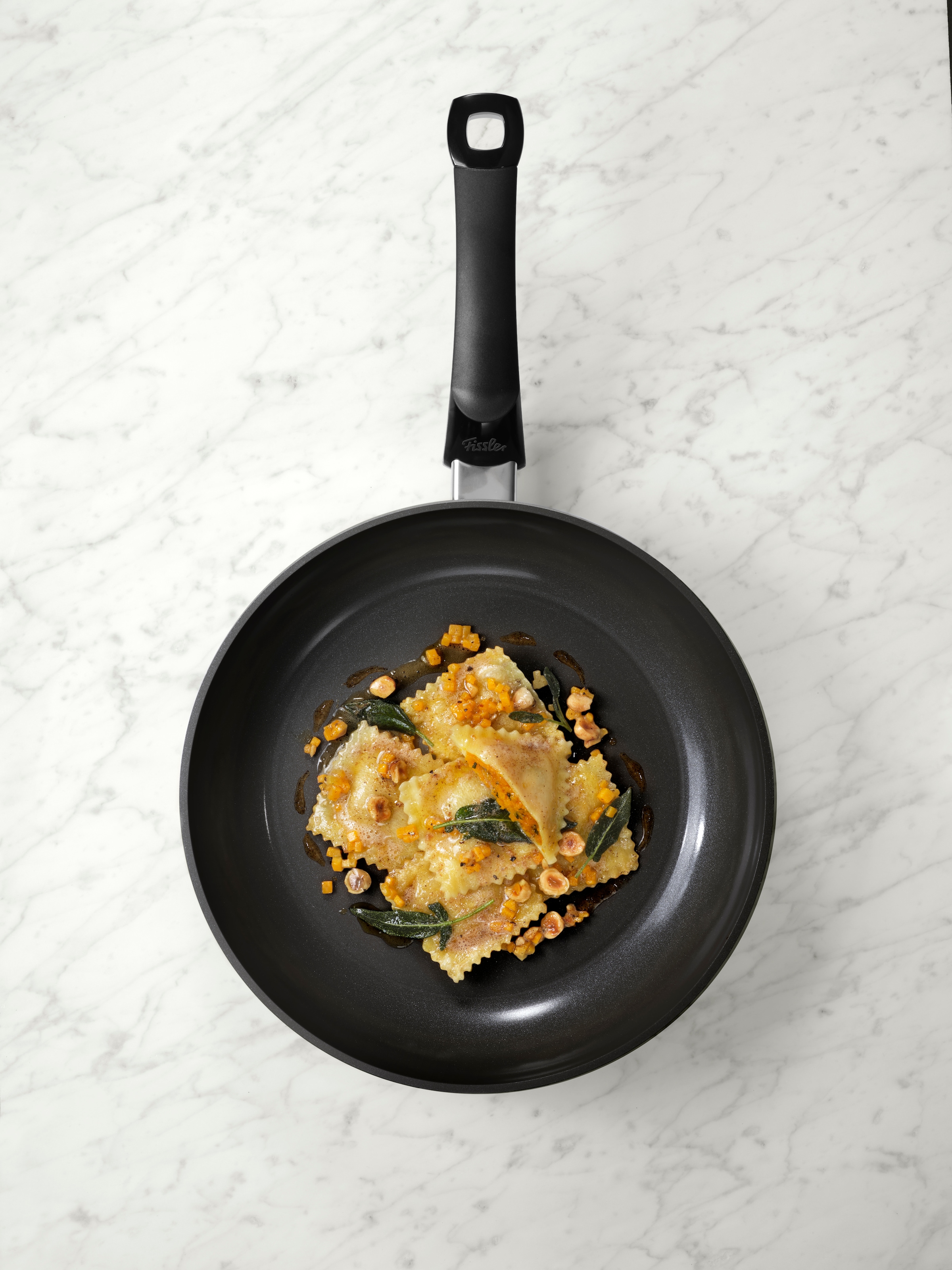 Fissler Bratpfanne »Ceratal® Orbit Black«, Aluminium, (1 tlg.), gesünderes Kochen mit Antihaft-Effekt, hergestellt ohne PFAS/PTFE
