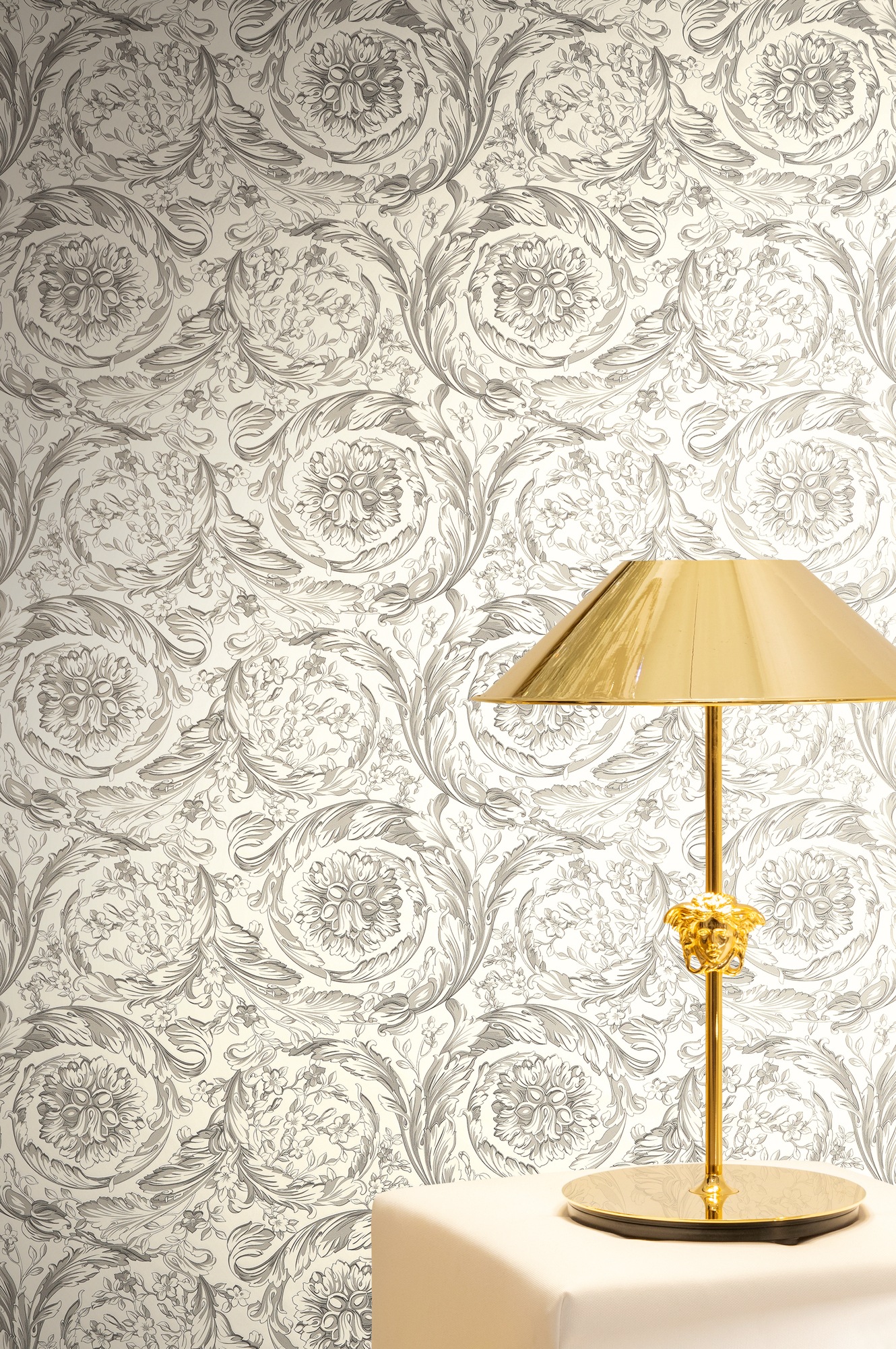 Versace Vliestapete »Versace 6 Barocco –« 3D-Optik | Barock | Motiv geprägt Neo-klassisches Rankenmuster mit Glanz & strukturierter Prägung