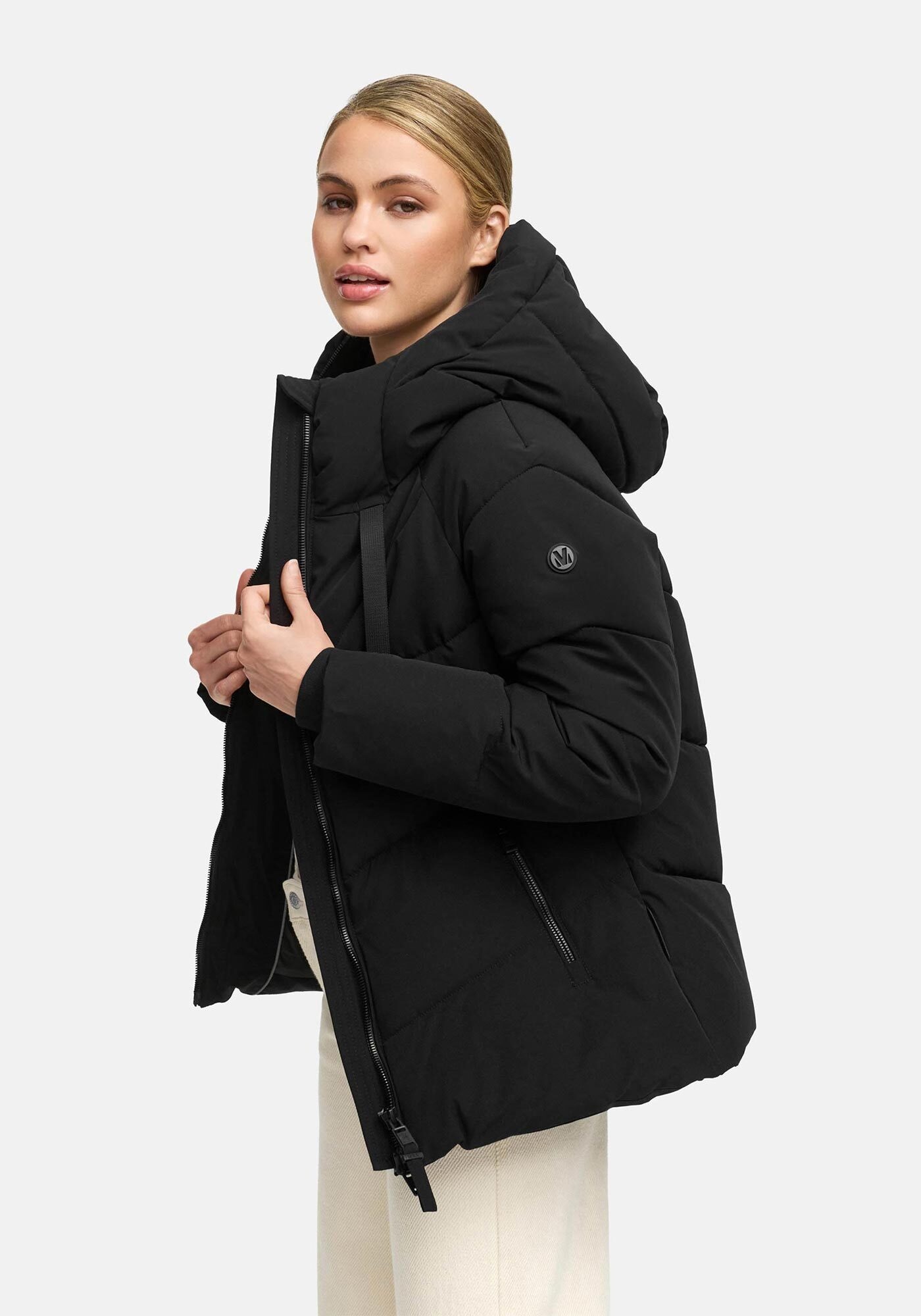 Marikoo Winterjacke »Kwamee«, Schräg gesteppte Winterjacke mit fester Kapuze