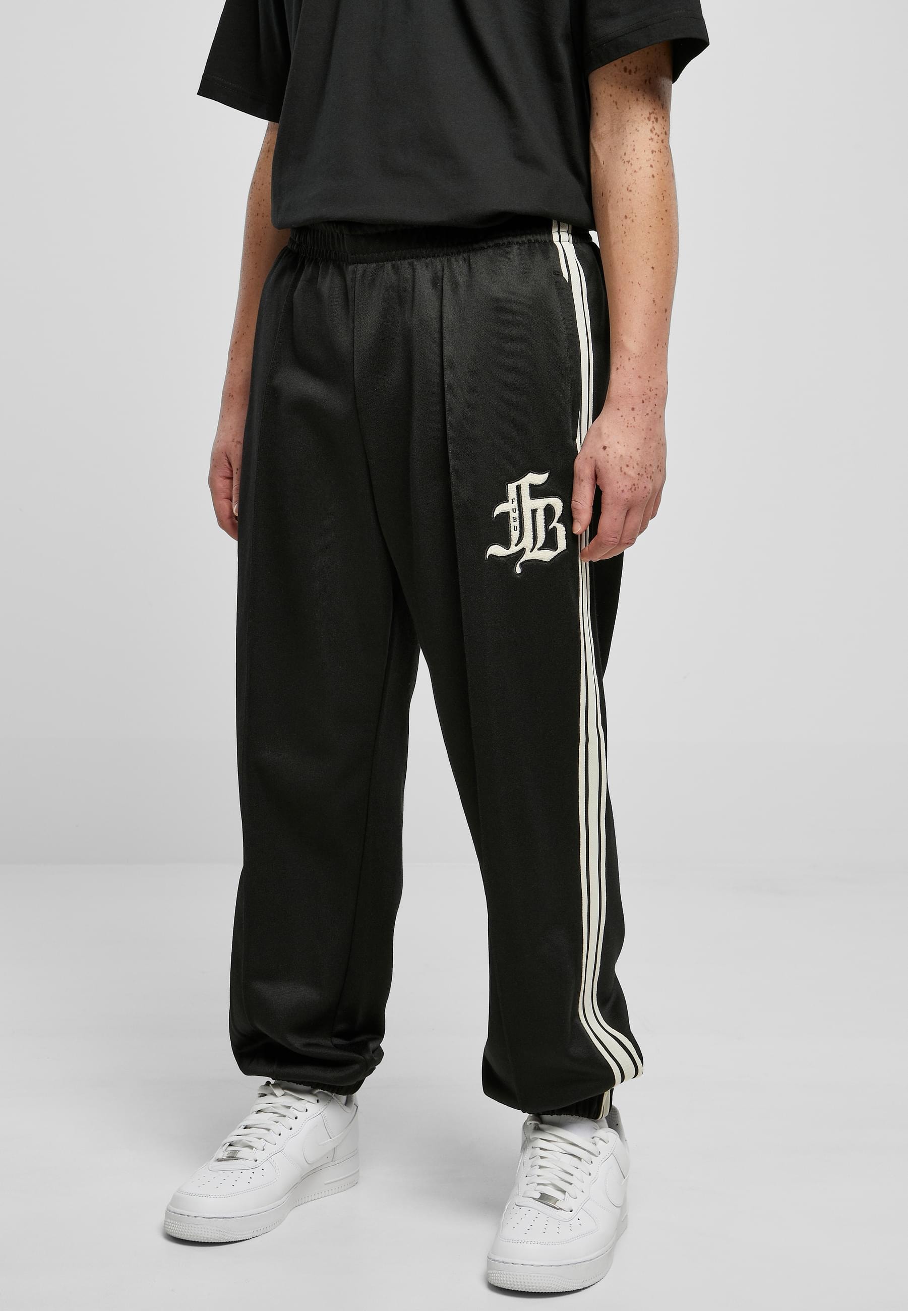 Fubu Jogginghose »Fubu Herren FM231-023-1 FUBU Old English Track Pants«, (1 tlg.)