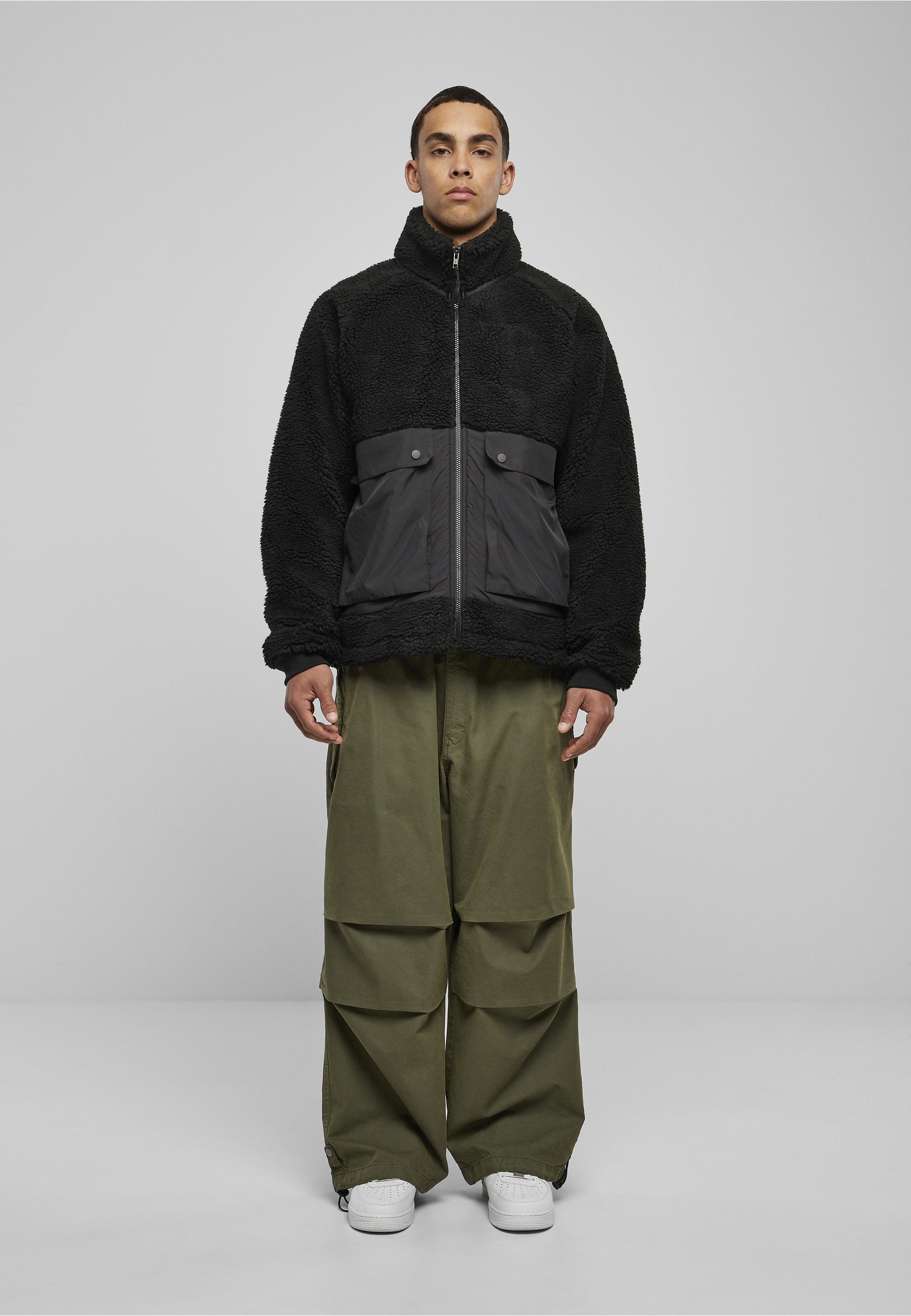 URBAN CLASSICS Winterjacke »Urban Classics Herren Short Raglan Sherpa Jacket« 1 Stk. tlg. ohne Kapuze