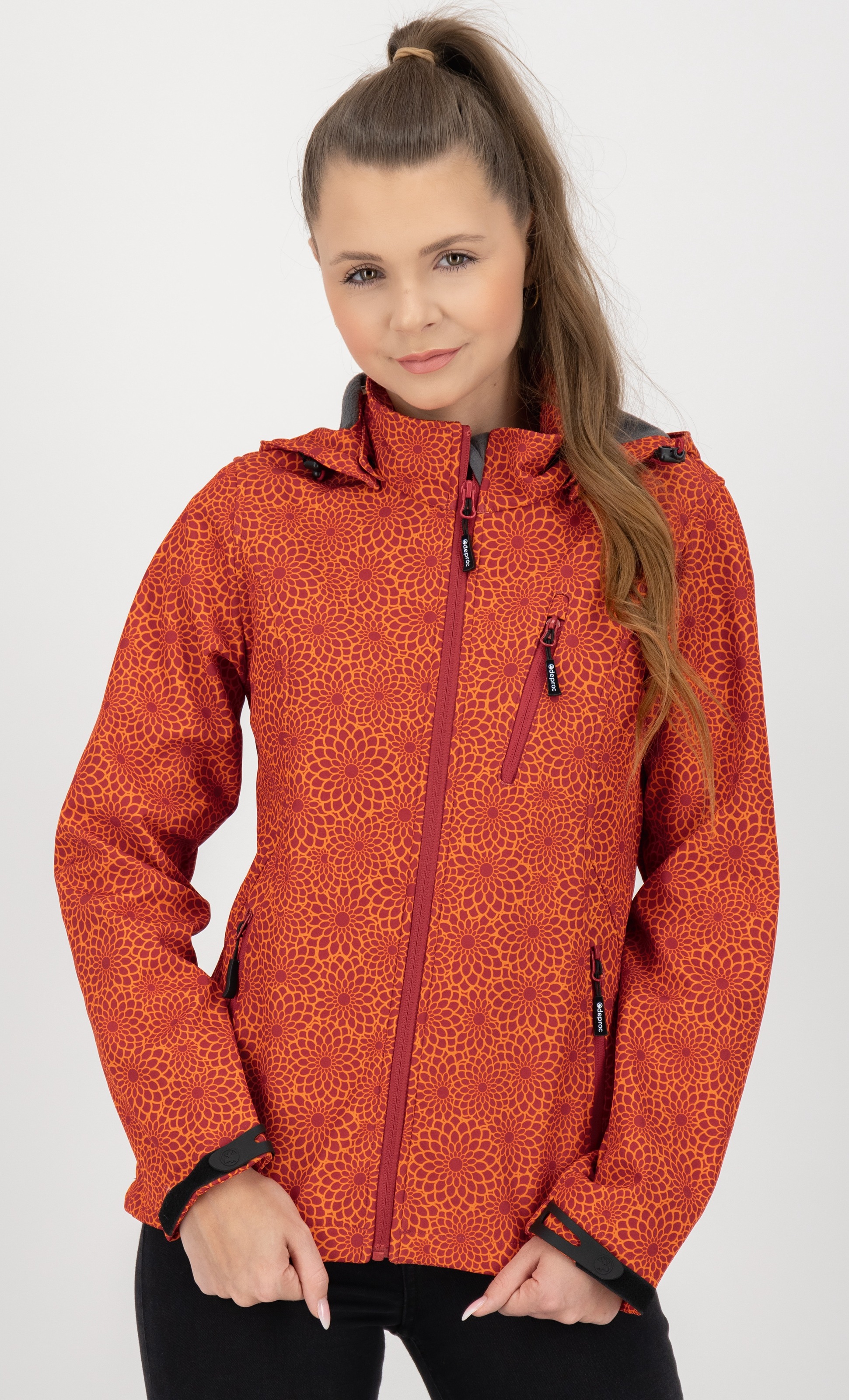 DEPROC Active Funktionsjacke "SHELBY PEAK XII Outdoorjacke" mit Kapuze leichte Softshelljacke mit All-Over-Print und abnehmbarer Kapuze