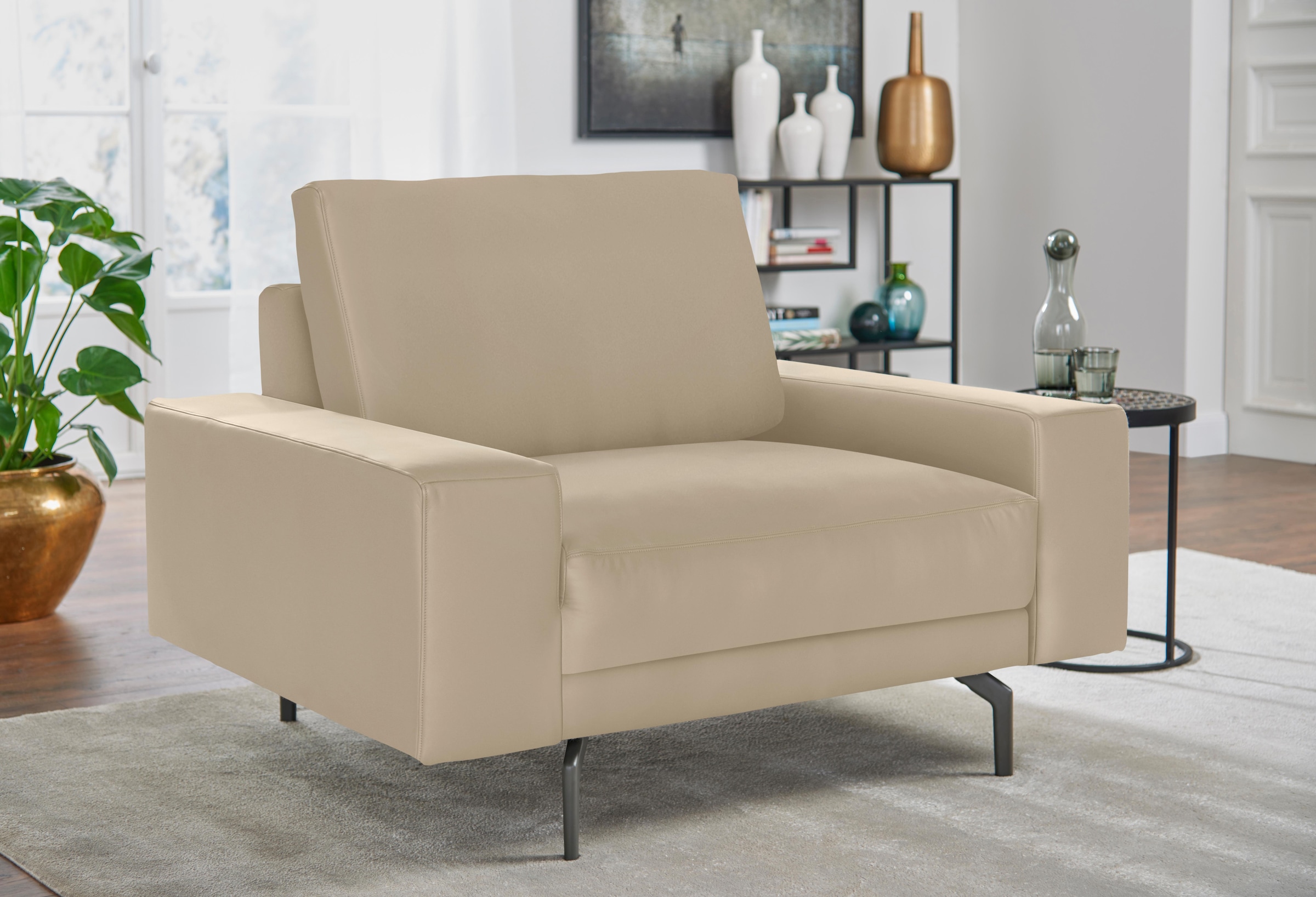 hülsta sofa Sessel »hs.450«, Armlehne breit niedrig, Alugussfüße in umbragrau, Breite 120 cm