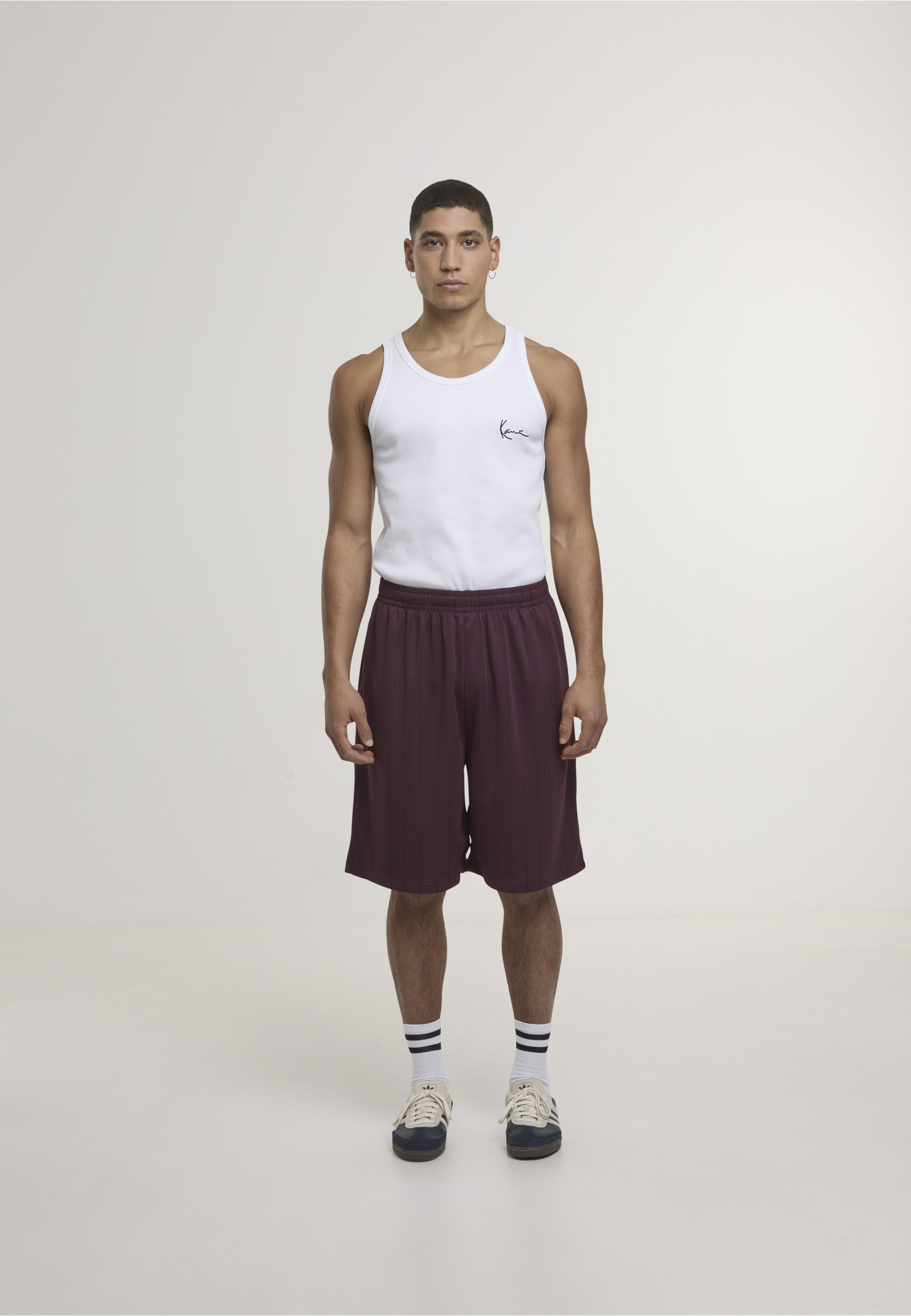 Karl Kani Sweatshorts »Karl Kani KK Insignia Shadow Pinstripe Soccer Shorts«