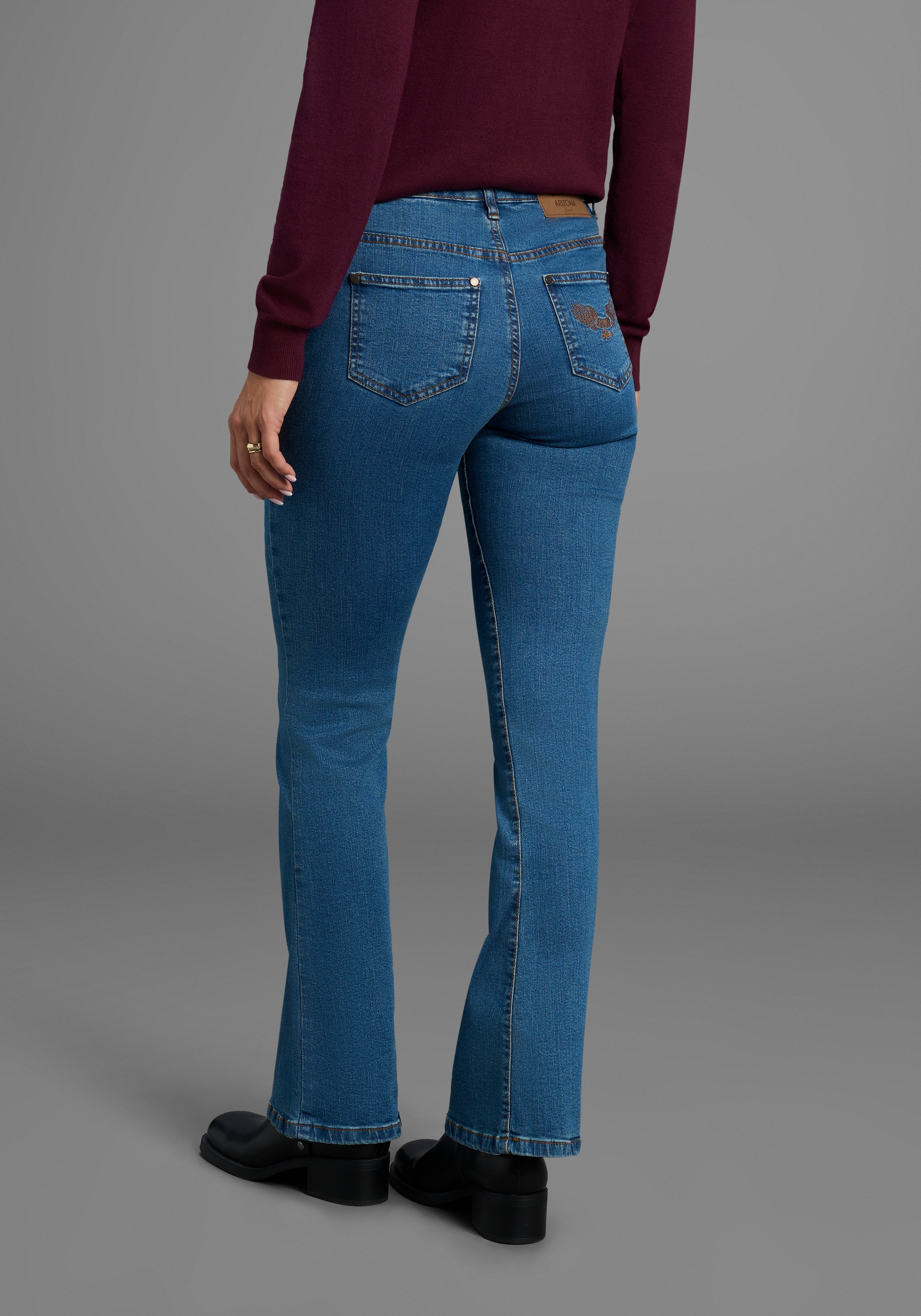 Arizona Bootcut-Jeans »Comfort-Fit«, ausgestellte Beinform, mit Eingrifftaschen, High-Waist