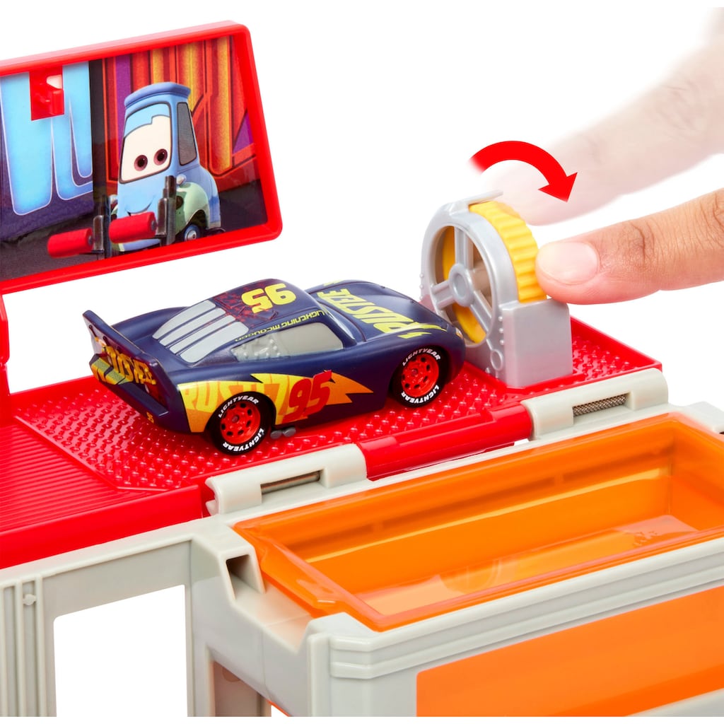 Mattel® Spielzeug-LKW »Disney und Pixar Cars, Lackiererei Mack mit 1 Spielzeugauto«