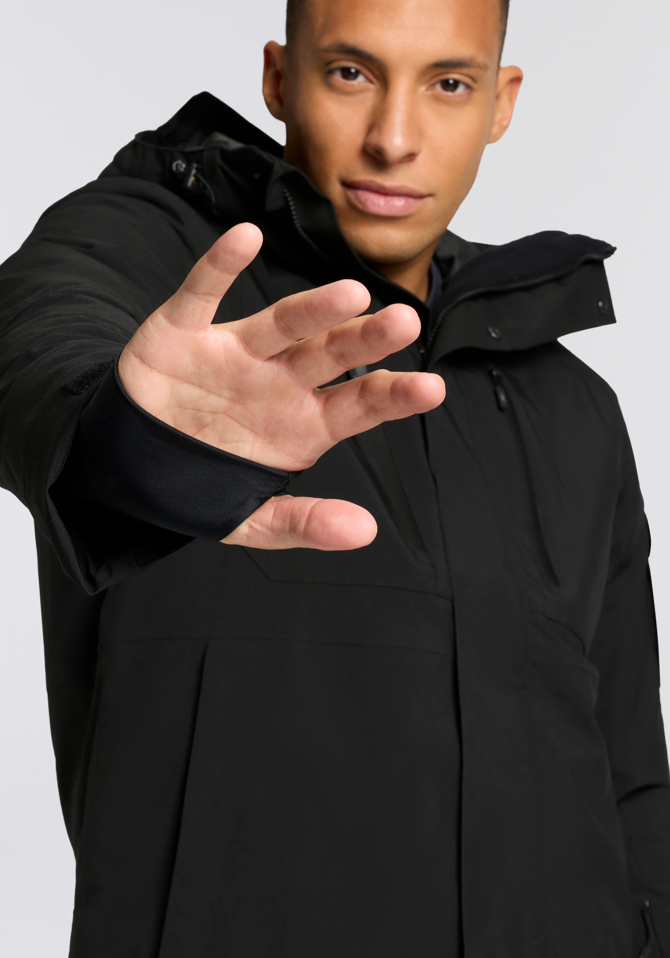 CMP Winterjacke mit Kapuze wind- und wasserabweisend, mit Kunstfaserpolsterung