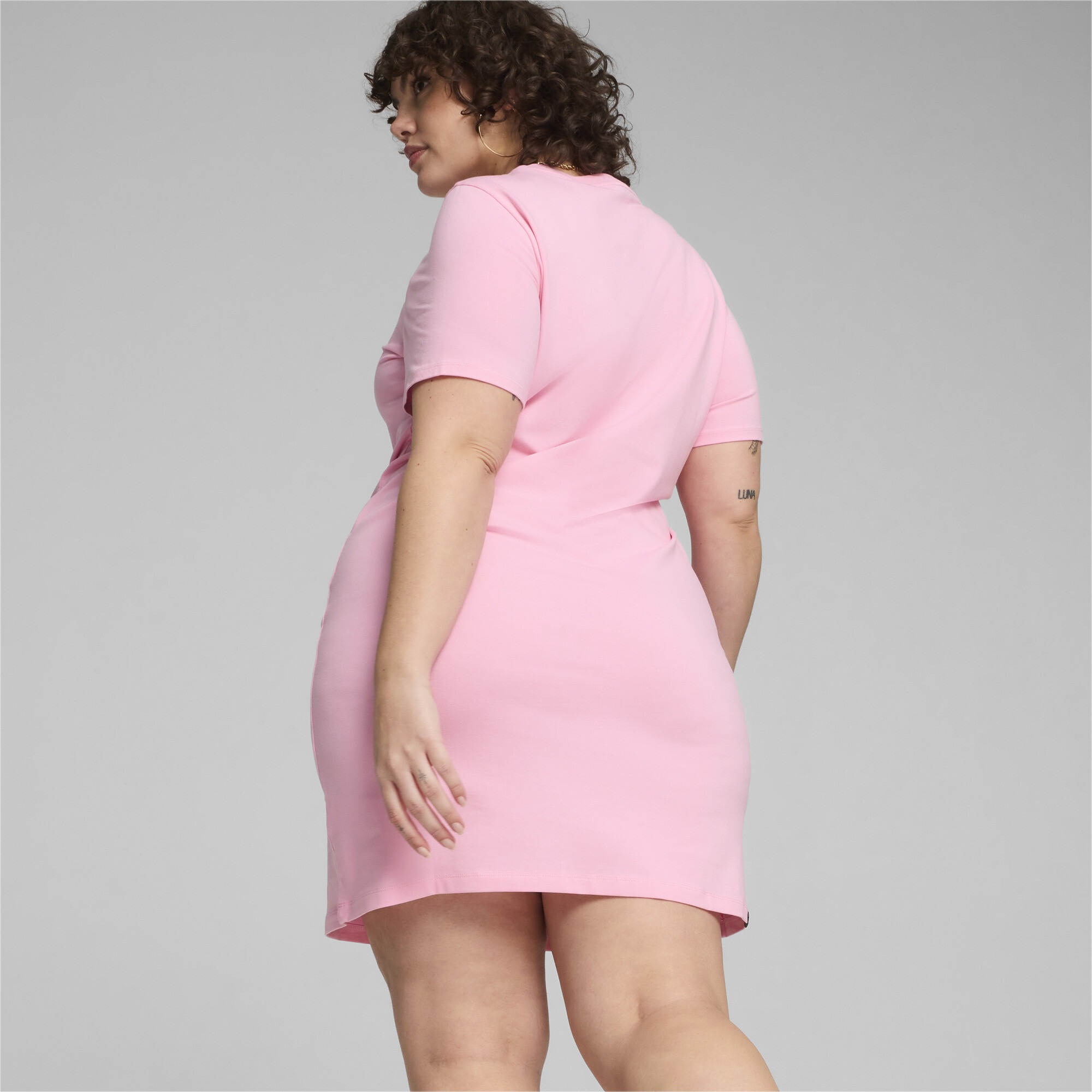 PUMA Sweatkleid »Essentials T-Shirt-Kleid mit schmaler Passform Damen«