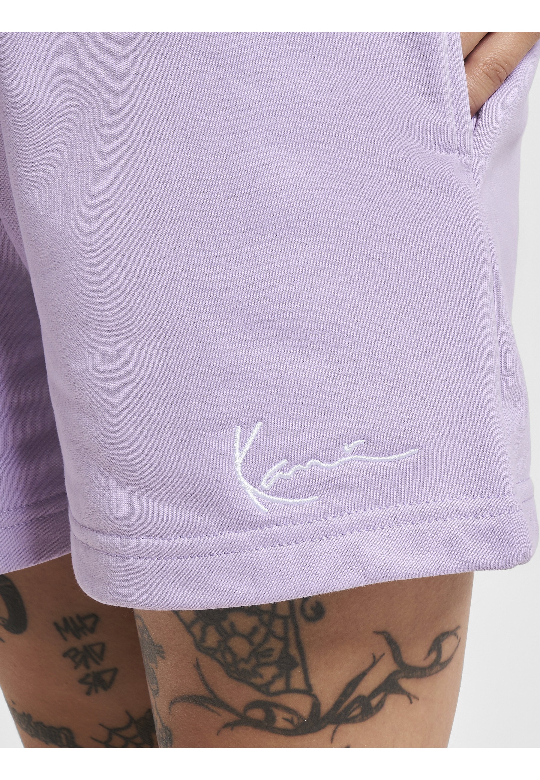 Karl Kani Sweatshorts »Karl Kani Damen KW232-030-1 KK Small Signature Shorts«