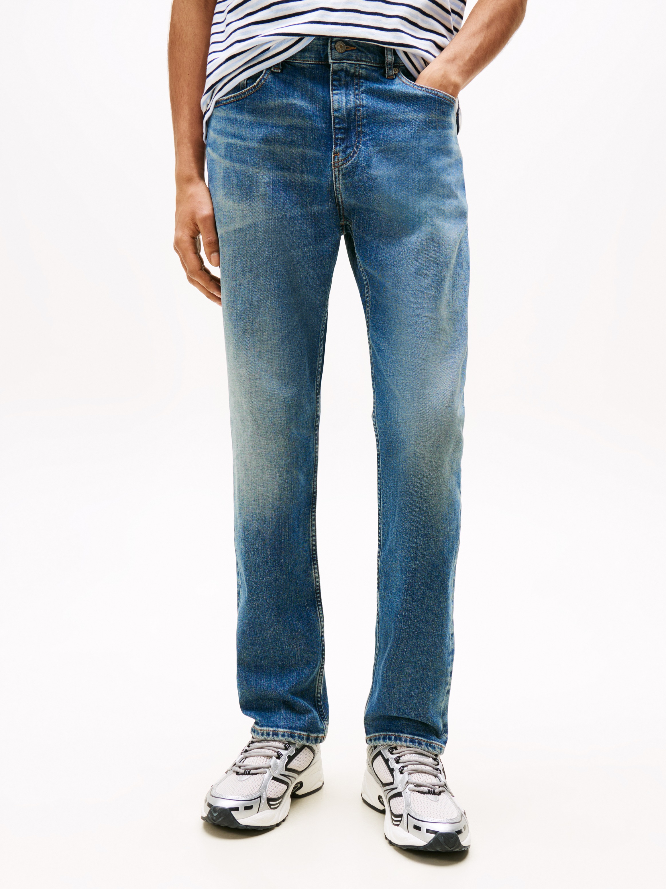 Tommy Jeans Slim-fit-Jeans "RYAN SLIM STRAIGHT", mit Logoprägung günstig online kaufen