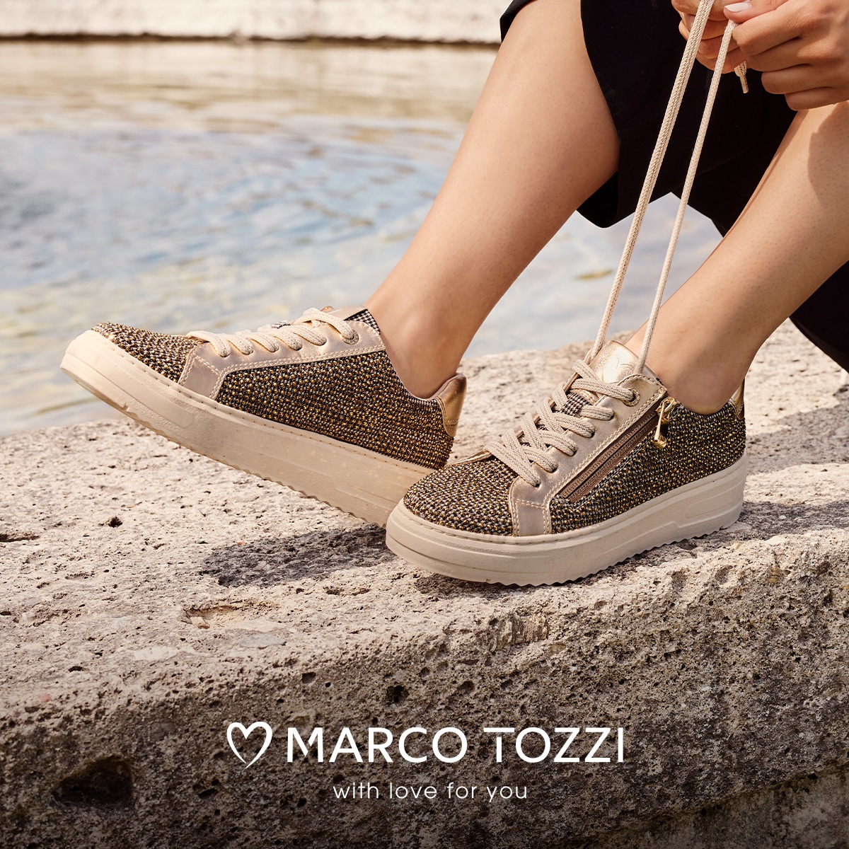 MARCO TOZZI Plateausneaker, Freizeitschuh, Halbschuh, Schnürschuh mit funkelnden Strasssteinen