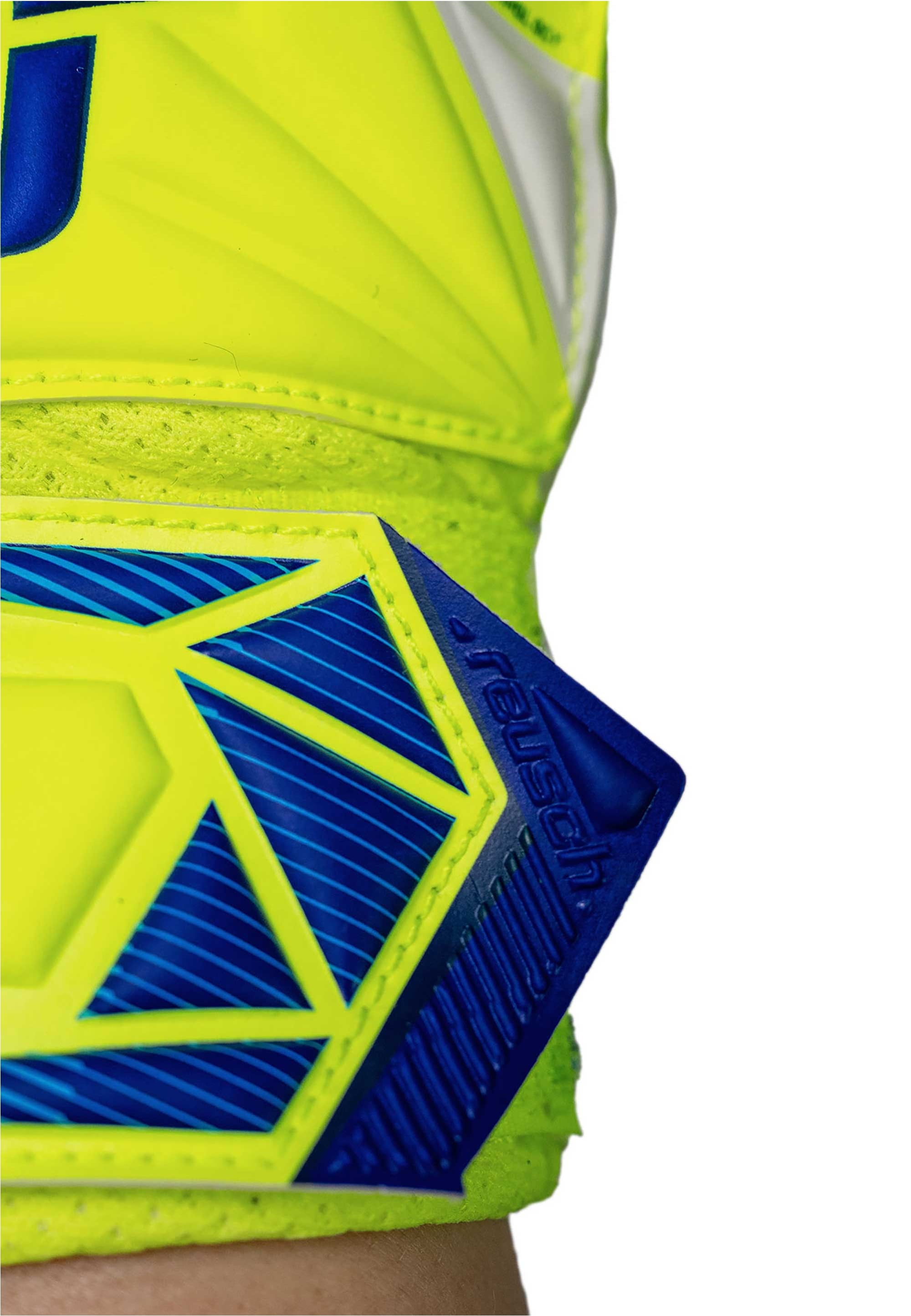 Reusch Torwarthandschuhe »Attrakt Solid Junior« mit hochelastischem, sicherem Verschluss