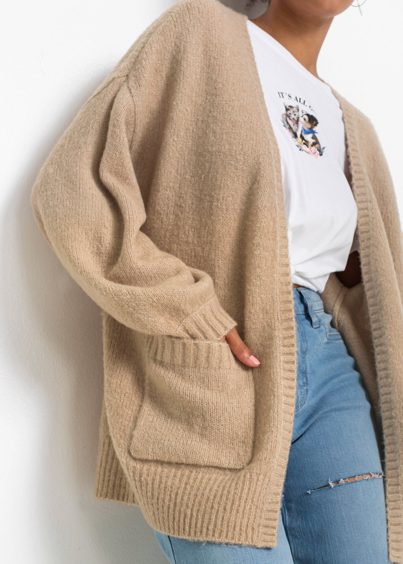 bonprix Strickjacke »Oversize-Strickjacke« Oversize-Passform, mit aufgesetzten Taschen