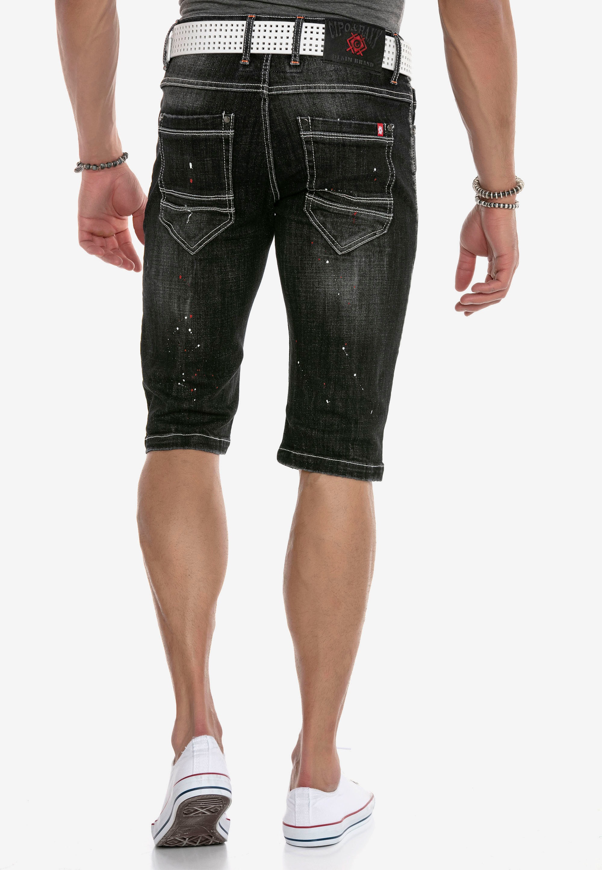 Cipo & Baxx Shorts, mit trendigen Farbklecksen