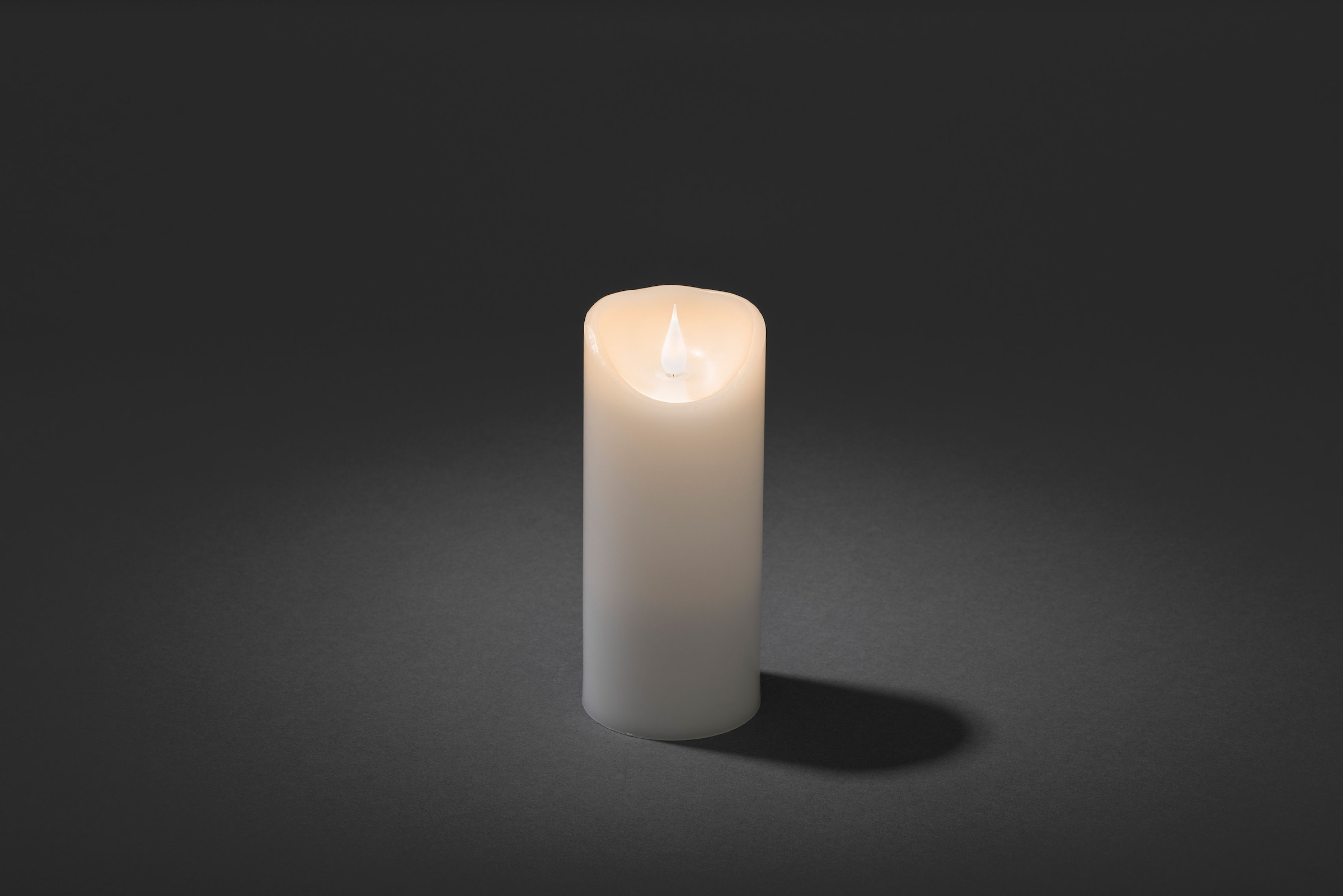 KONSTSMIDE LED-Kerze »Weihnachtsdeko«, LED Echtwachskerze, weiß, mit 3D Flamme, Ø 7,5 cm, Höhe: 17,5 cm