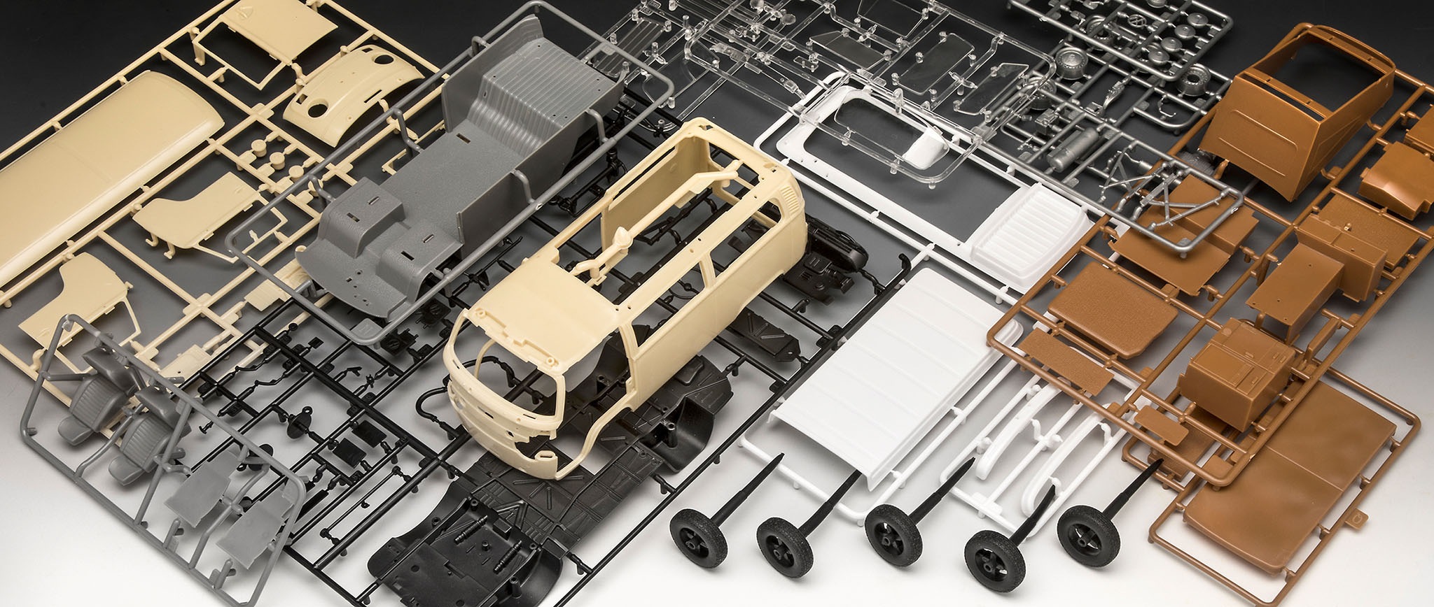 Revell® Modellbausatz »VW T2 Camper«, 1:24, Made in Europe