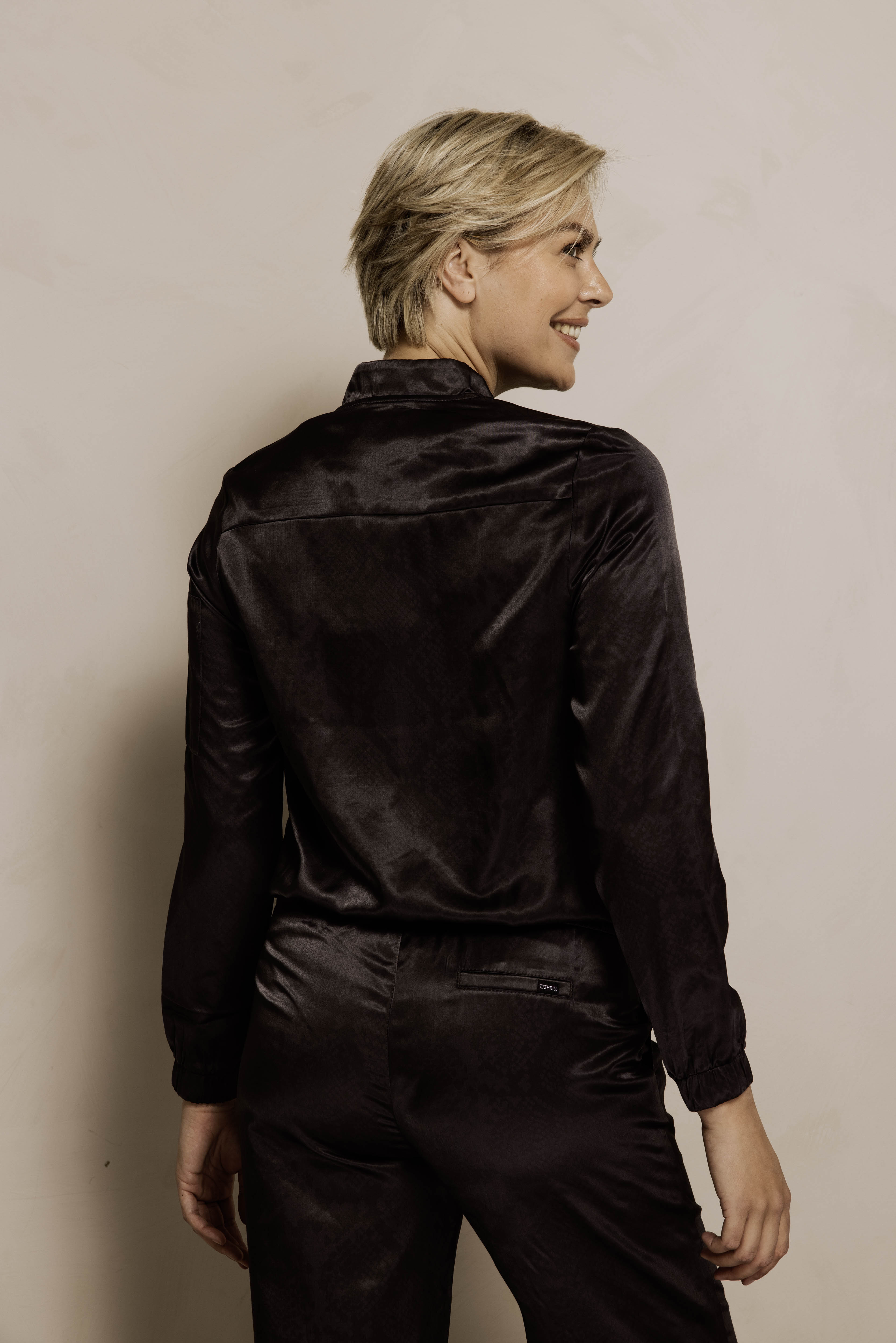 Thumbnail - Zhrill Boleroblazer "ZHMARIE" Satin-Blouson mit Reißverschluss