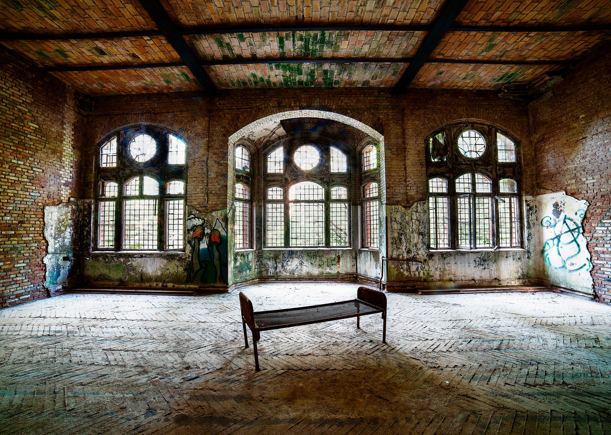 Ravensburger Puzzle »Lost Places, Frauenpavillion Beelitzer Heilstätten«, Made in Germany