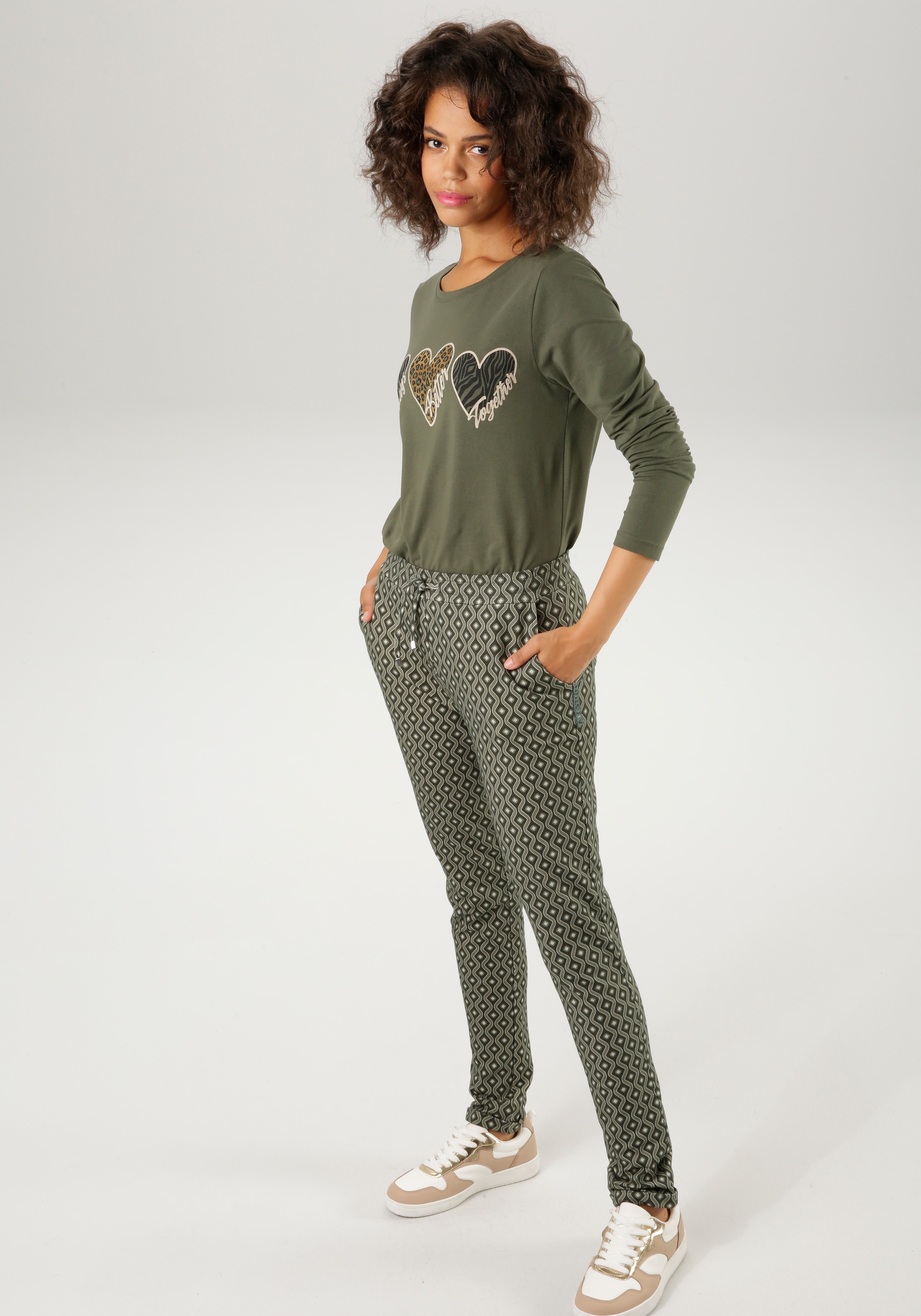Aniston CASUAL Schlupfhose, mit interessantem, grafischen Muster
