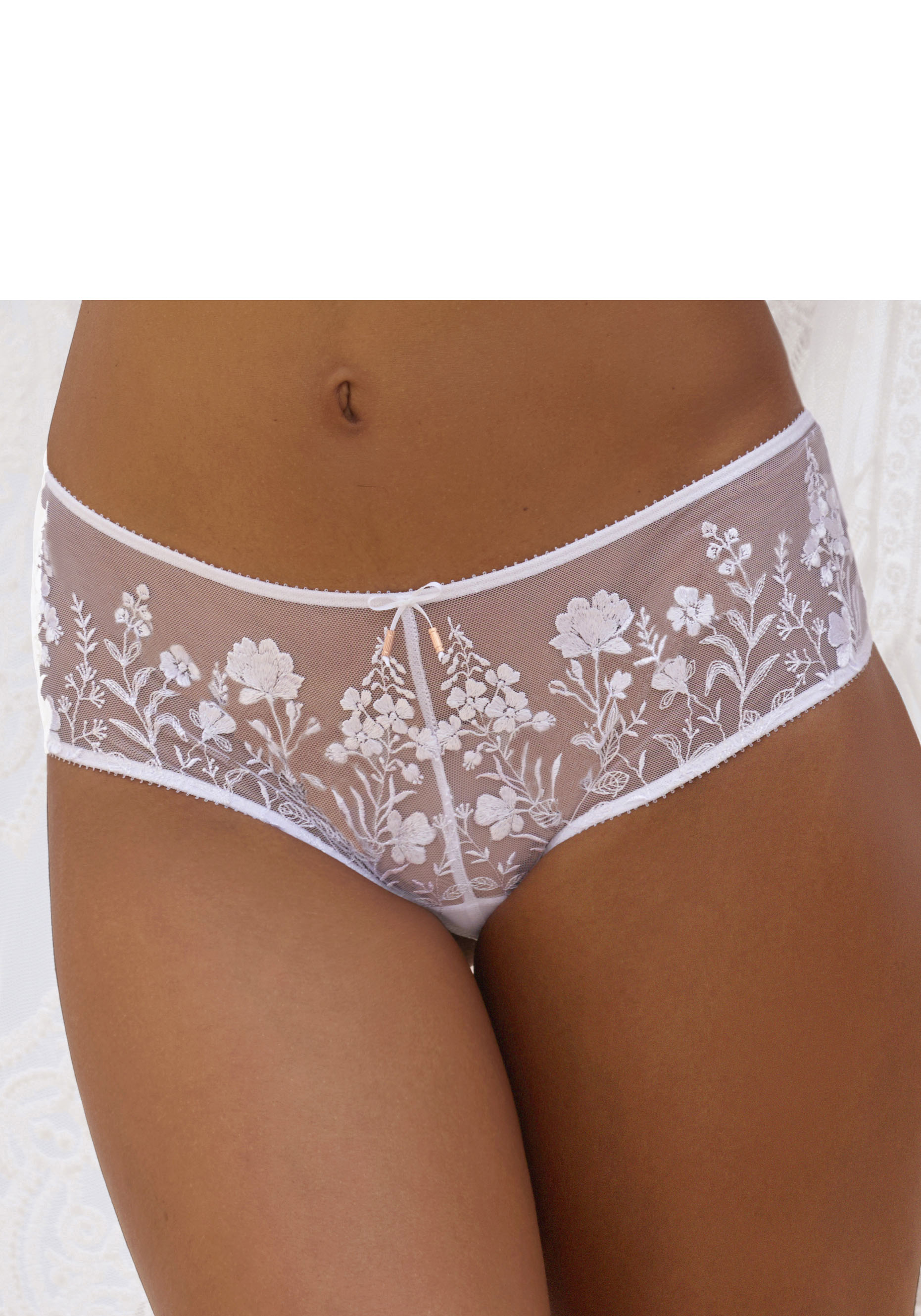 LASCANA Stringpanty "Maria" mit Blumen aus Stickereispitze, als Dessous-Set kombinierbar
