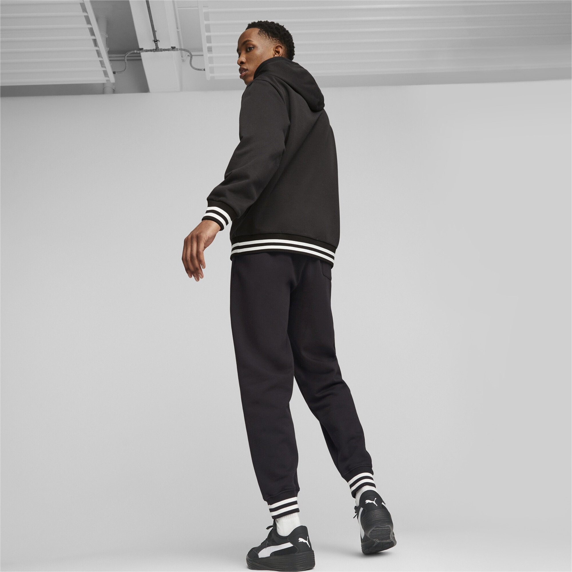 PUMA Sporthose »Franchise Core Basketball Trainingshose Herren«
