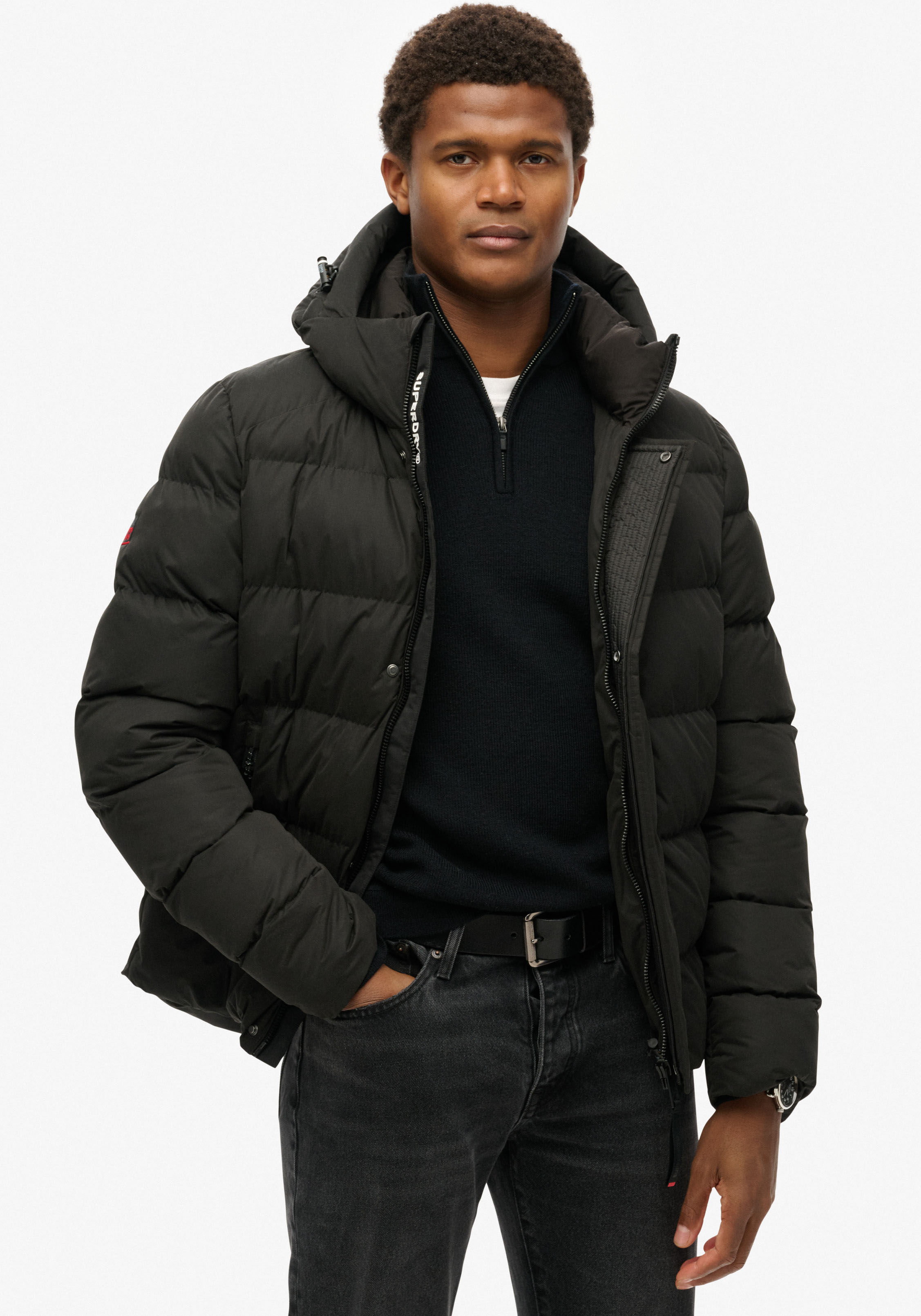 Superdry Steppjacke "HOODED MICROFIBRE SPORT PUFFER" mit Kapuze Relaxed Fit, aus Polyester, pflegeleicht, unifarben