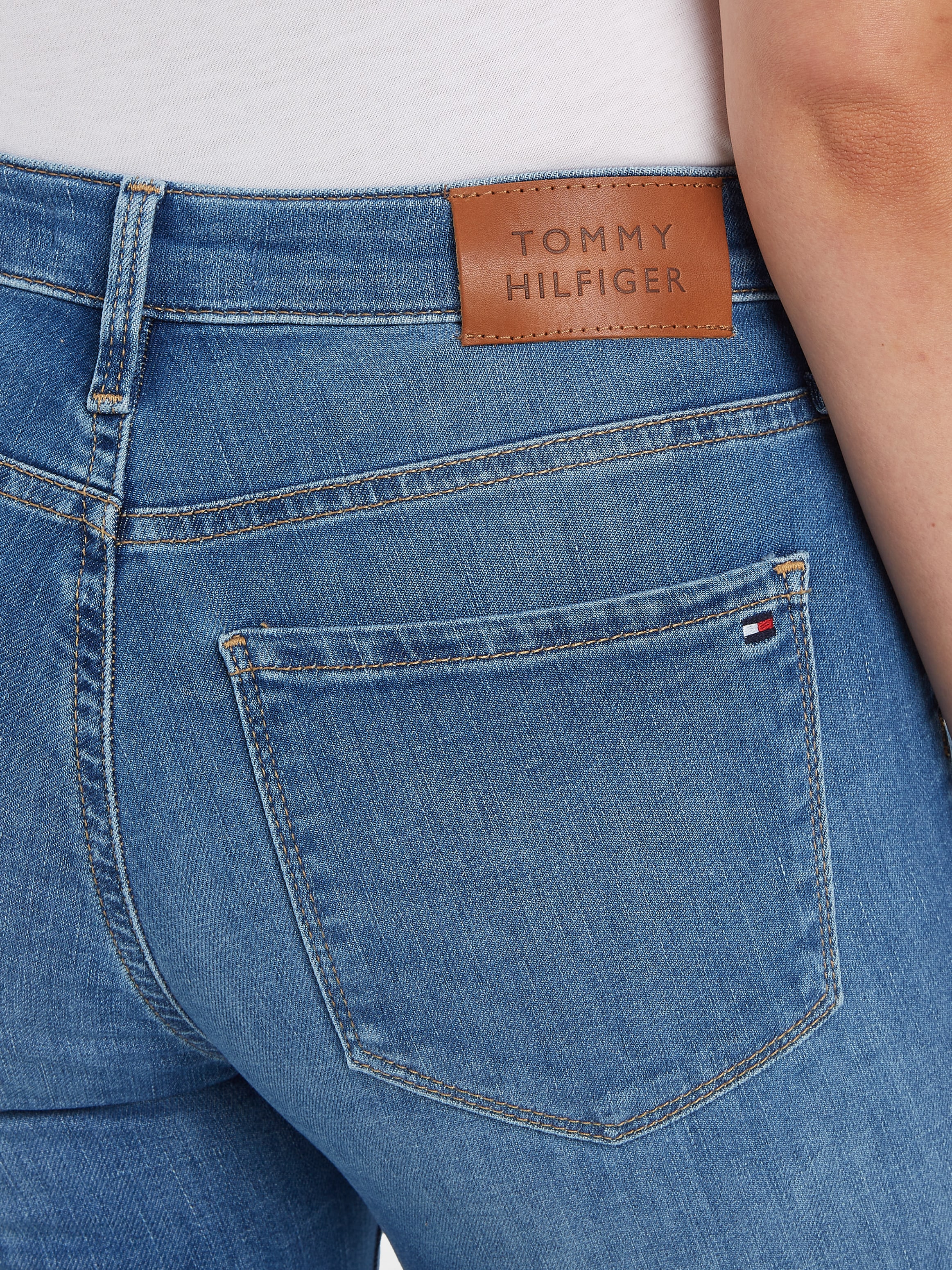 Tommy Hilfiger Skinny-fit-Jeans »TH FLEX COMO SKINNY RW A IZZY«, mit Tommy Hilfiger Logo-Badge