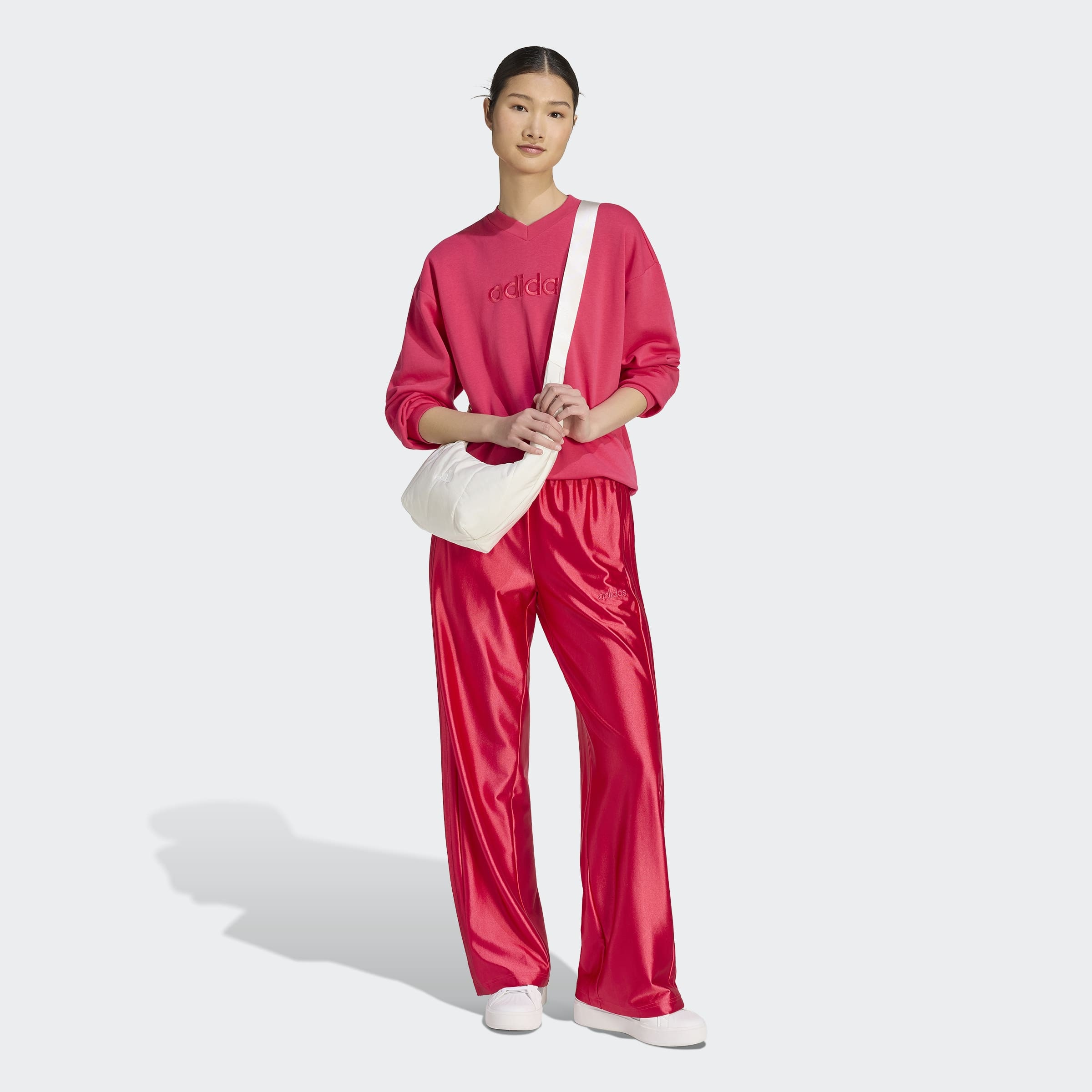 adidas Sportswear Sweatshirt »W SAT CRW«, mit V-Ausschnitt, ohne Verschluss, in normaler Länge
