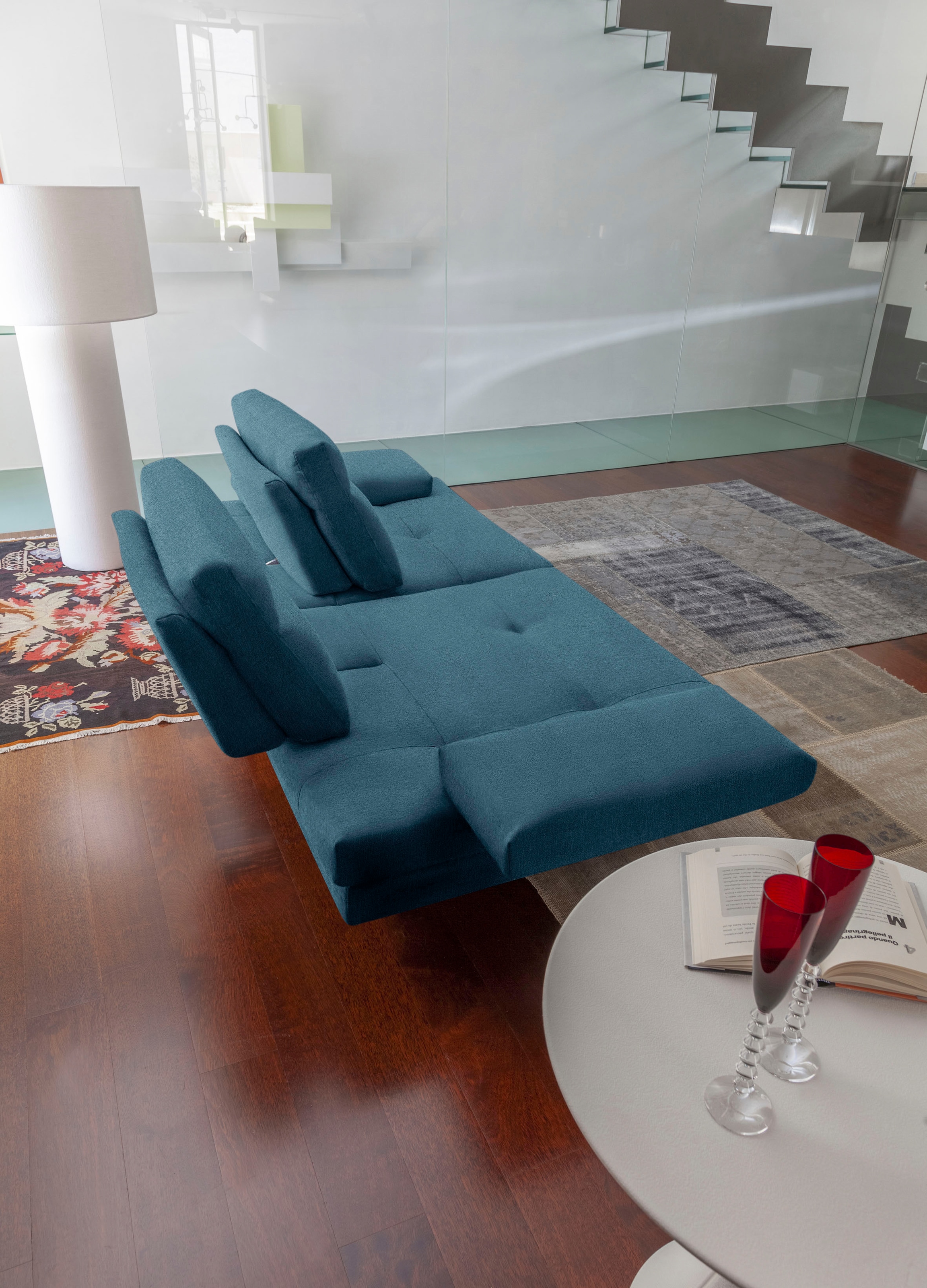 CALIA ITALIA 3-Sitzer »Toby Wing, Designsofa, hochwertige Verarbeitungsdetails, bequem«, inkl. Sitztiefenverstellung und Armteilfunktion, Füße in Schwarz matt