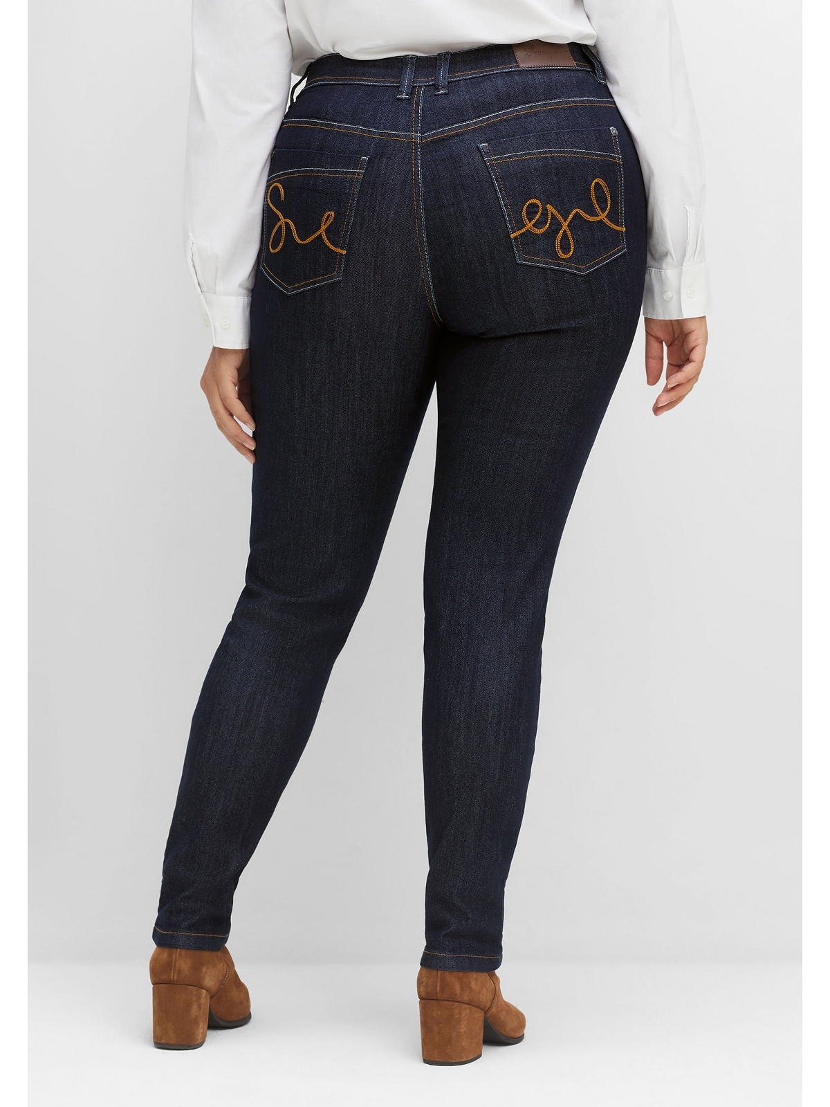 Sheego Stretch-Jeans »Große Größen«, mit Schmale« BAUR »Die für | bestellen Kontrastnähten zweifarbigen