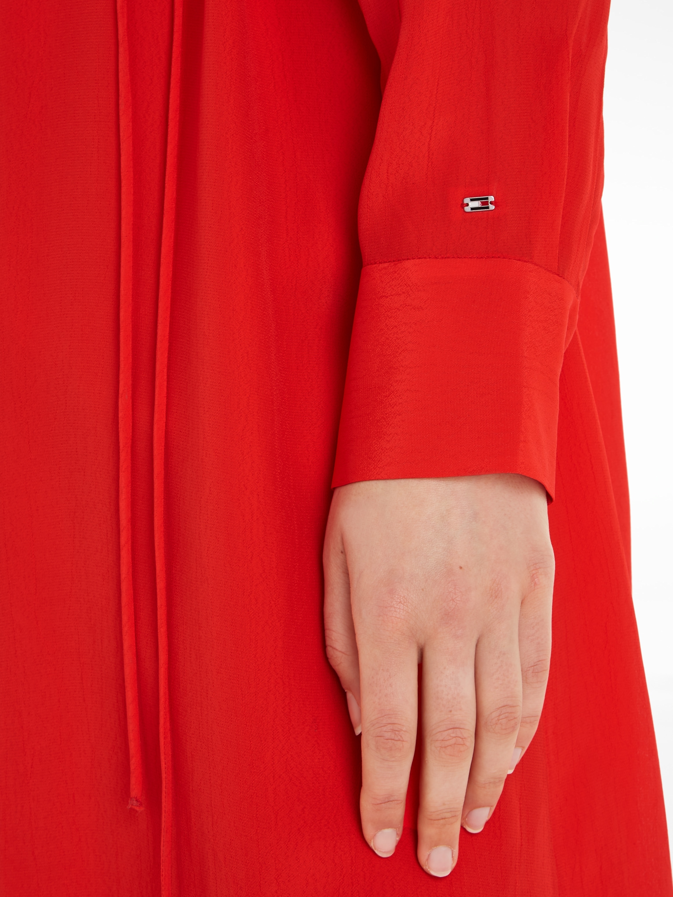 Tommy Hilfiger Blusenkleid »FLUID VISCOSE CREPE KNEE DRESS«, mit Logopatch  online bestellen | BAUR | Ringelkleider