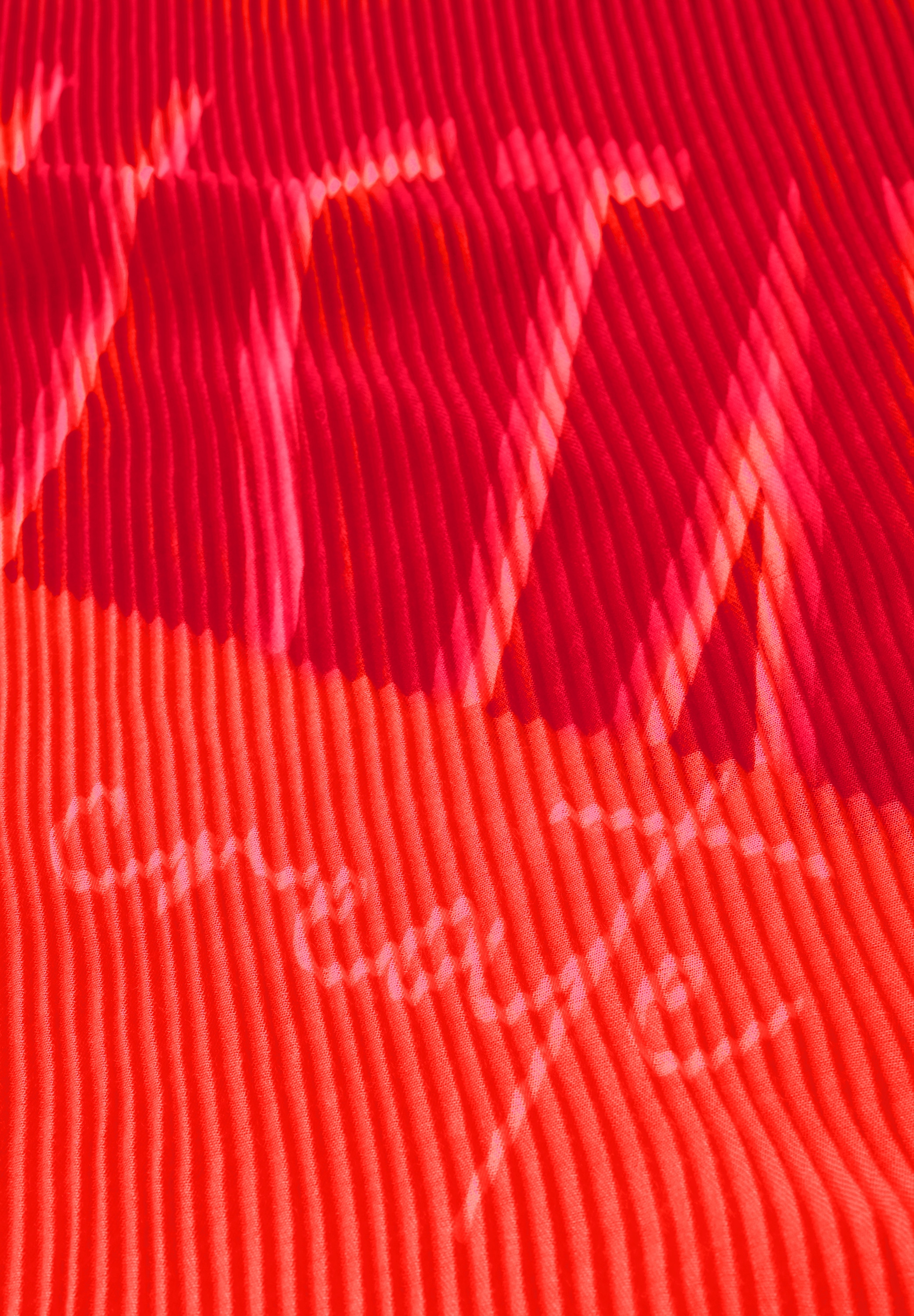 Cecil Schal, mit grafischem Muster