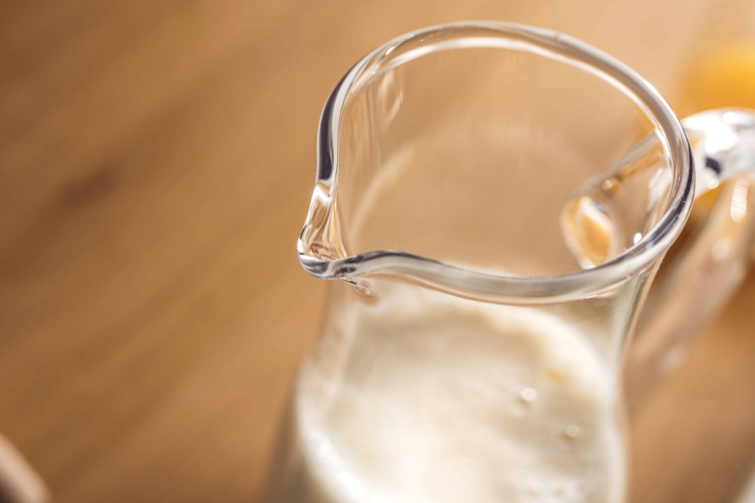 LEONARDO Wasserkanne »Krug PIENO« 0,5 l 1 Stk. tlg. Glaskrug in geschwungener Form