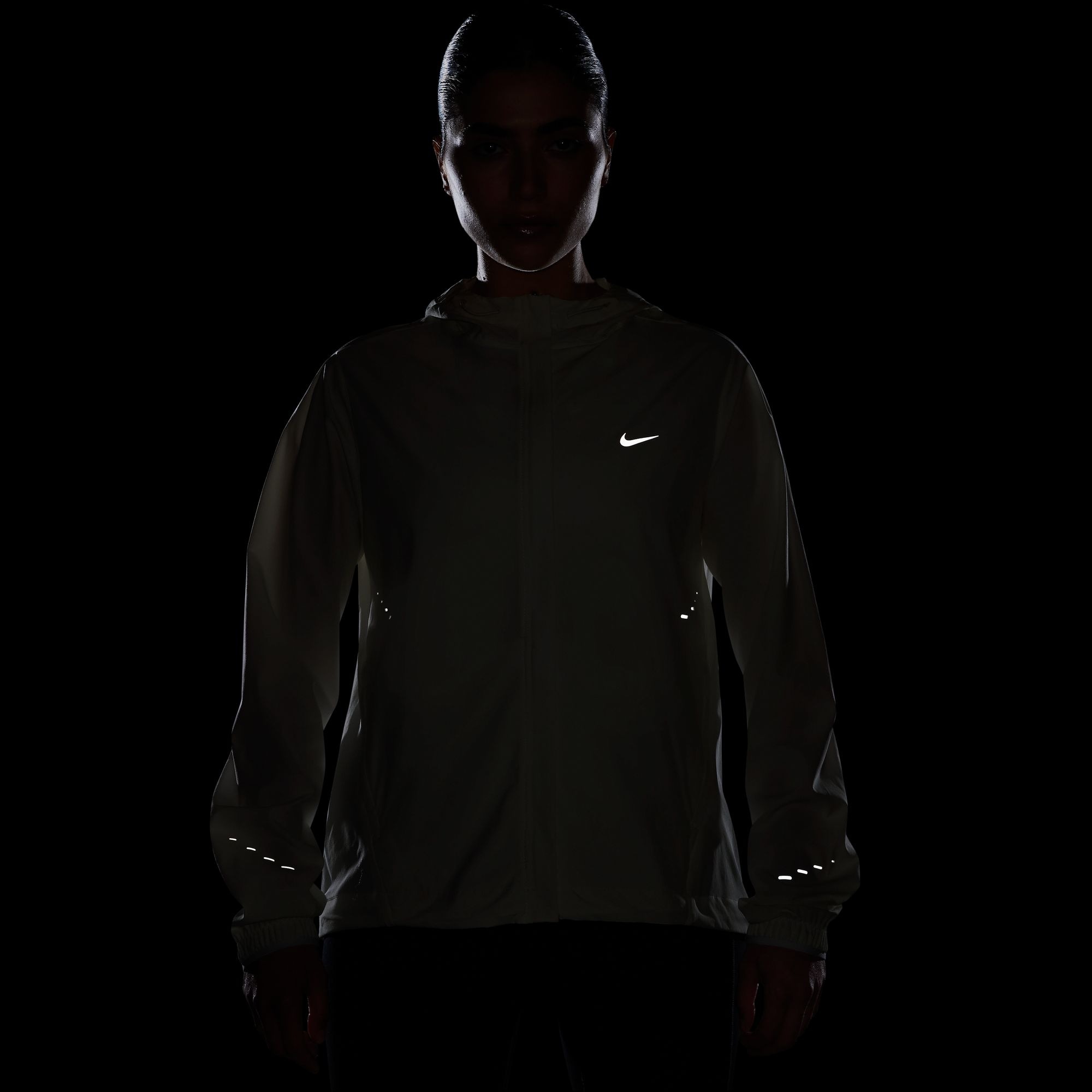 Nike Laufjacke »W NK SWIFT RPL PKBL JKT« mit Kapuze mit Kapuze mit Kordelzug, atmungsaktiv, wasserabweisend, windabweisend